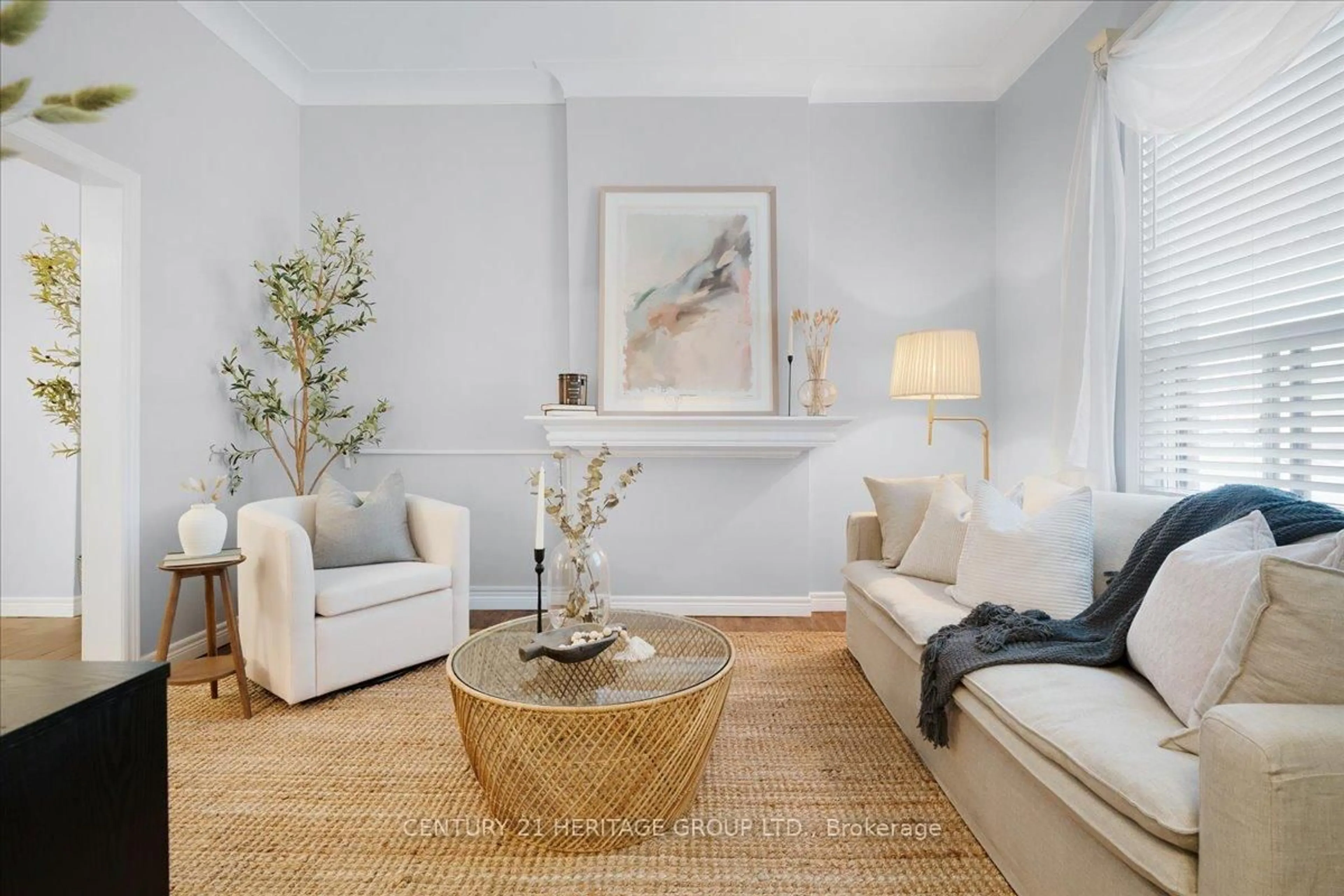 Living room with furniture, unknown for 263 Mary St, Hamilton Ontario L8L 4W2