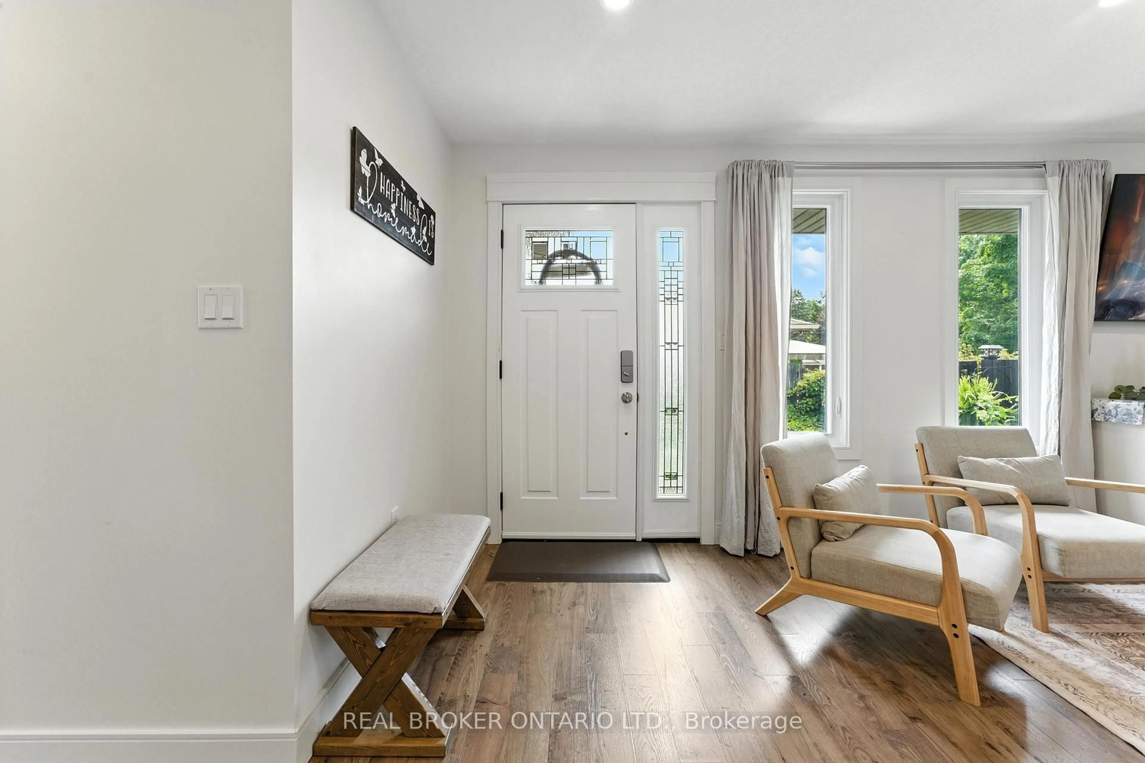 Indoor entryway for 153 Fath Ave, Aylmer Ontario N5H 3E2
