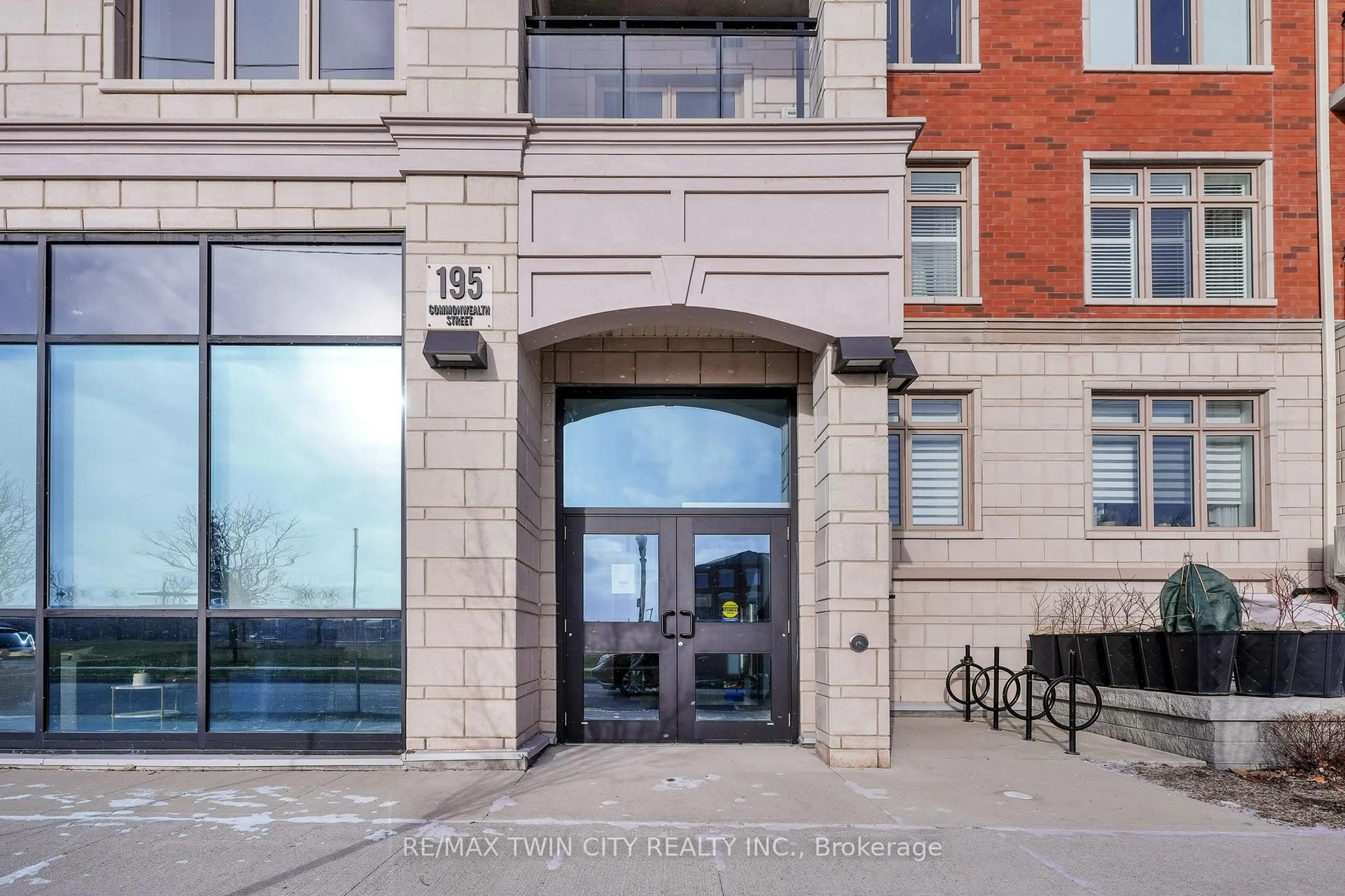Unknown for 195 Commonwealth St #403, Kitchener Ontario N2E 0H5