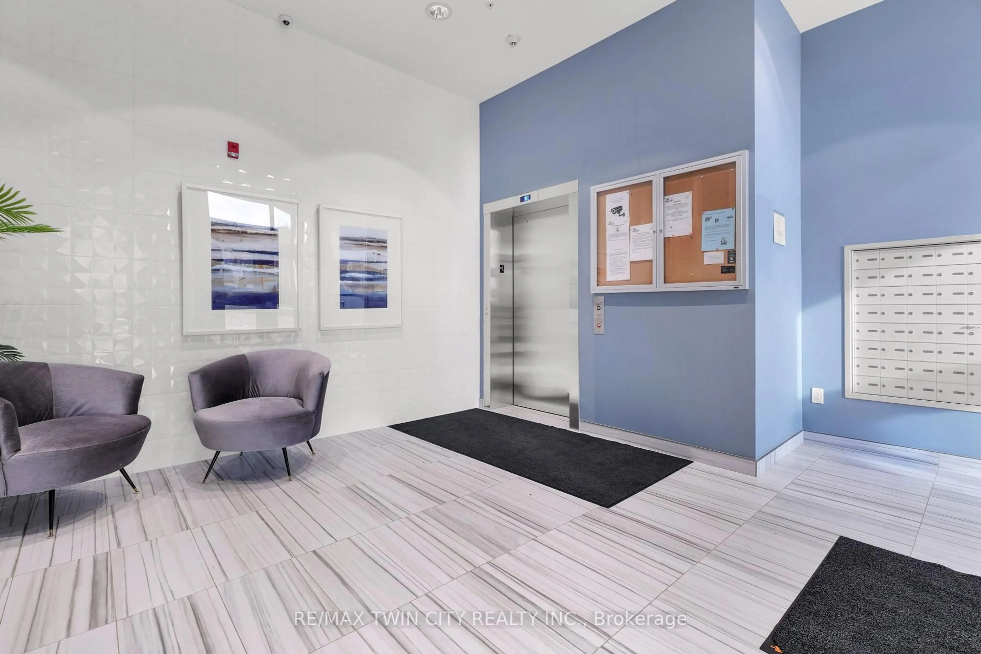 Indoor foyer for 195 Commonwealth St #403, Kitchener Ontario N2E 0H5