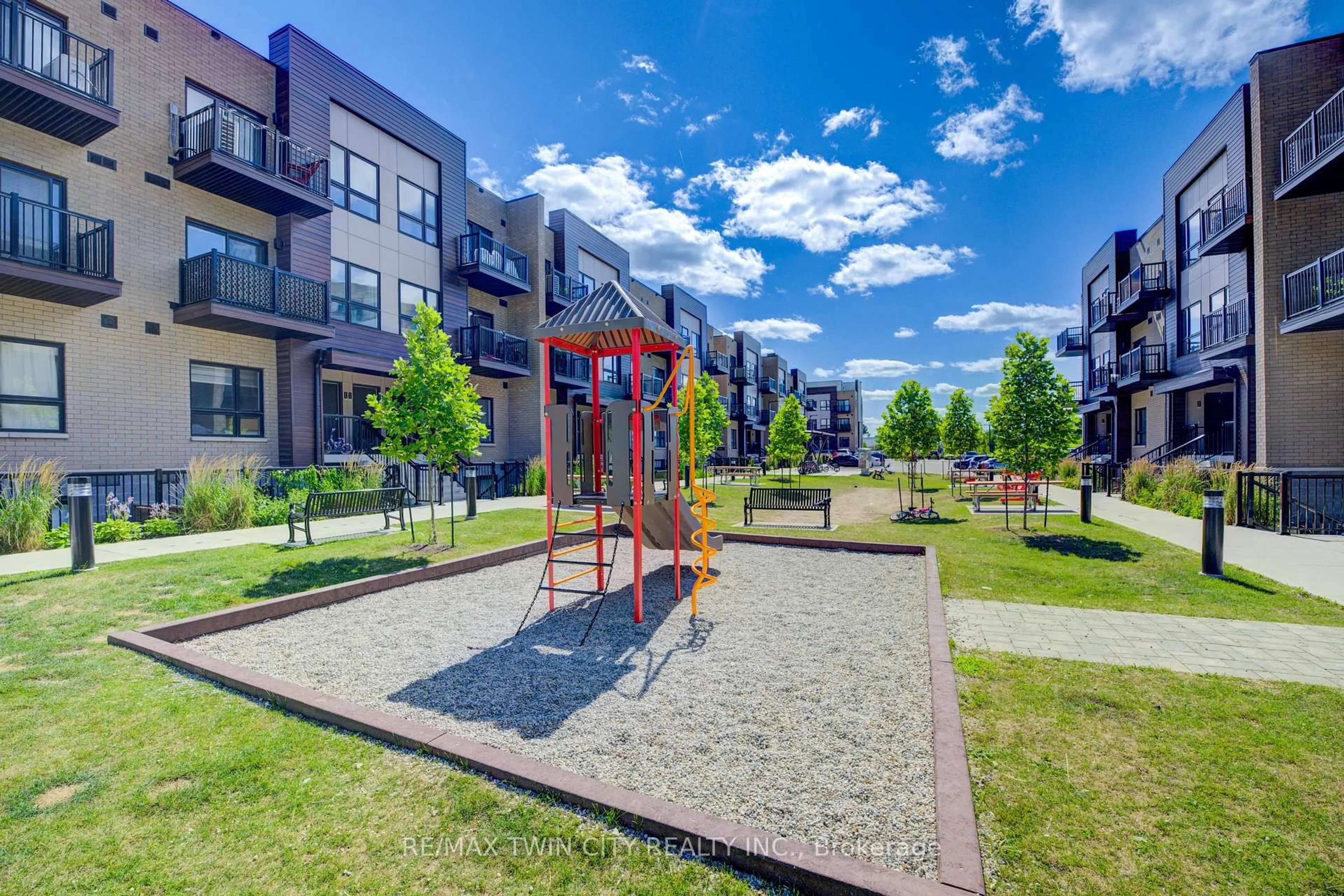 Patio, unknown for 20 Palace St #F1, Kitchener Ontario N2E 0J3