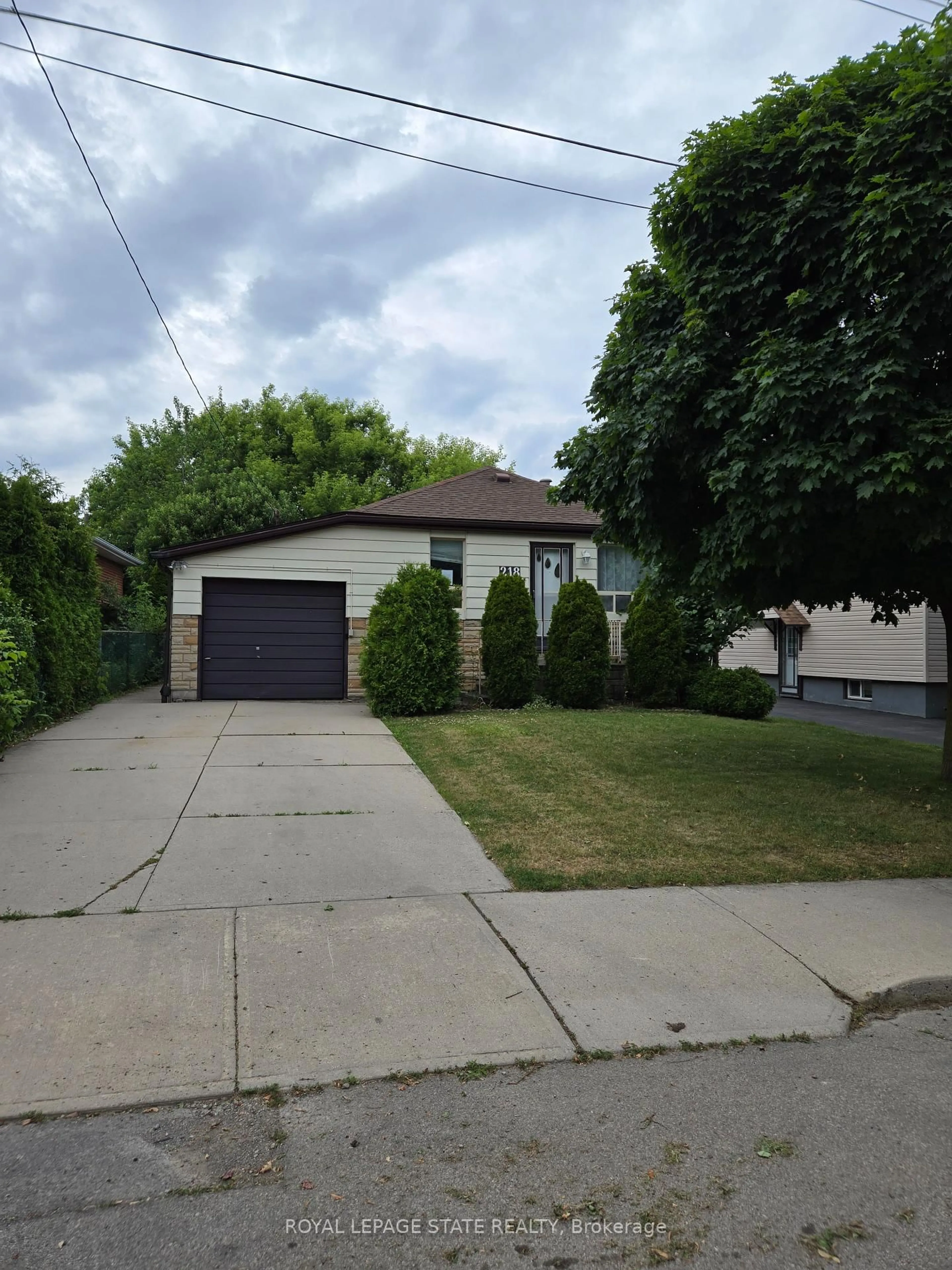 Unknown for 218 East 44th St, Hamilton Ontario L8T 3H6