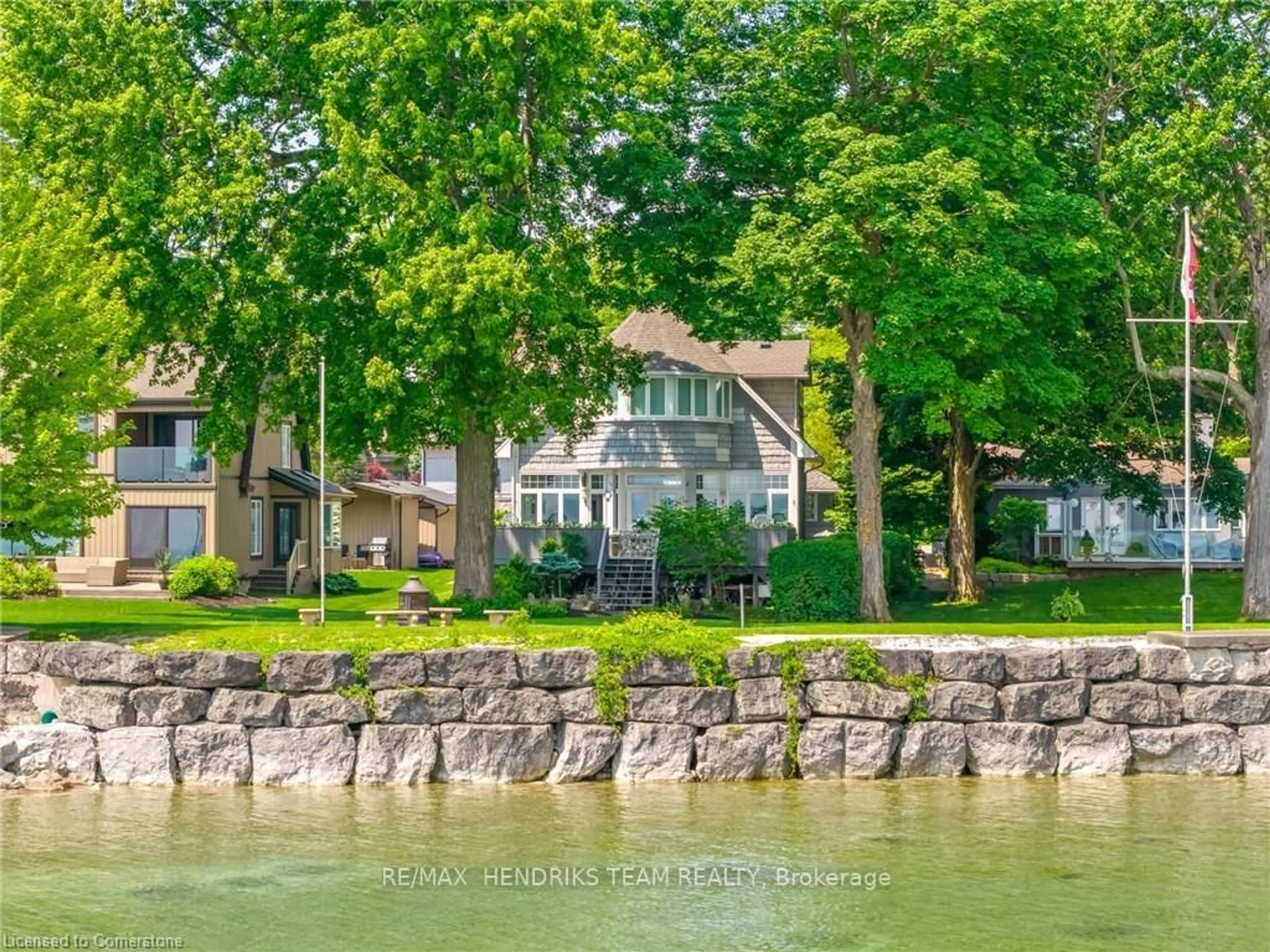 A pic from outside/outdoor area/front of a property/back of a property/a pic from drone, water/lake/river/ocean view for 294 PROSPECT POINT Rd, Fort Erie Ontario L0S 1N0