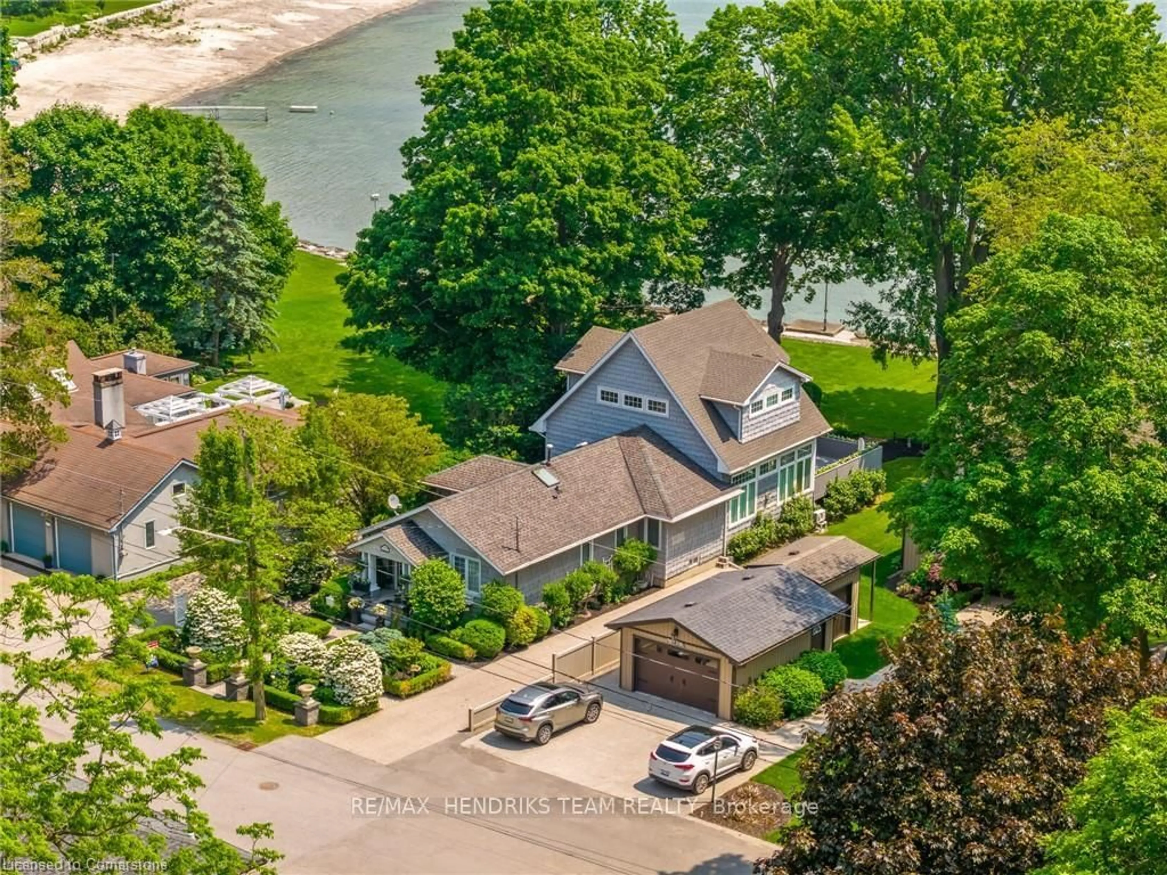 A pic from outside/outdoor area/front of a property/back of a property/a pic from drone, water/lake/river/ocean view for 294 PROSPECT POINT Rd, Fort Erie Ontario L0S 1N0