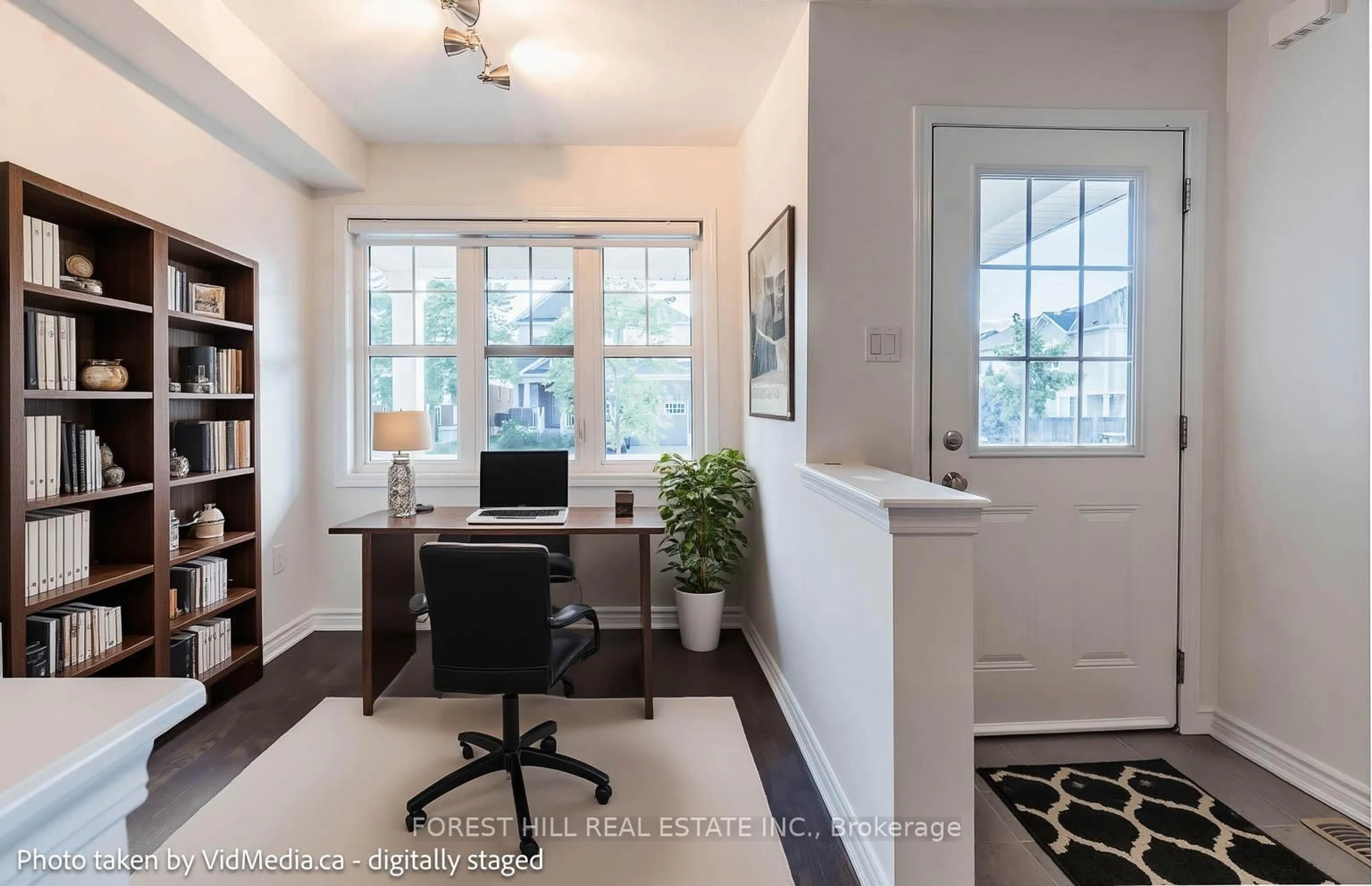 Indoor entryway for 11 Glenvista Dr, Kitchener Ontario N2R 0E7