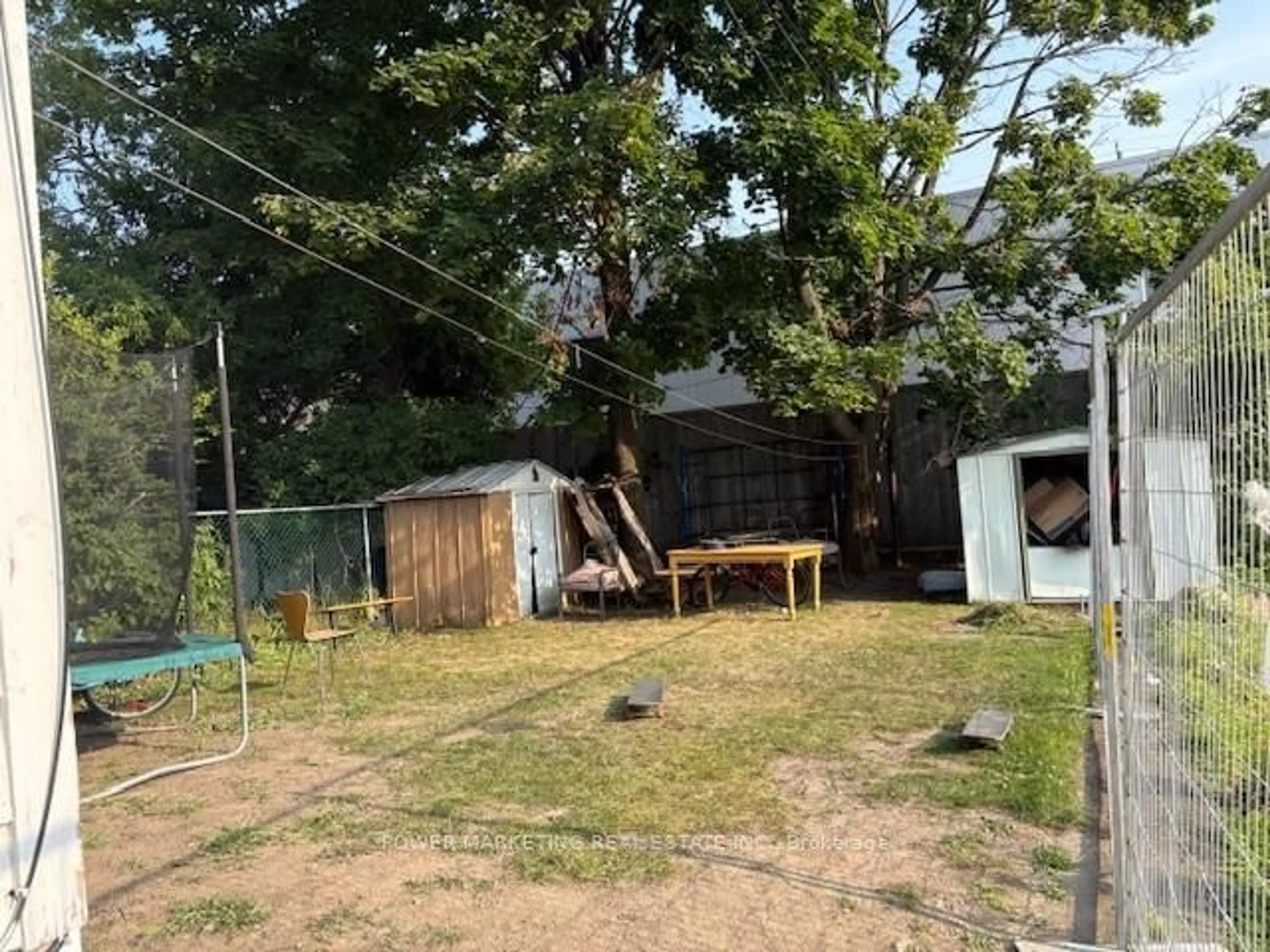 Shed for 528 MUTUAL St, Ottawa Ontario K1K 1C6