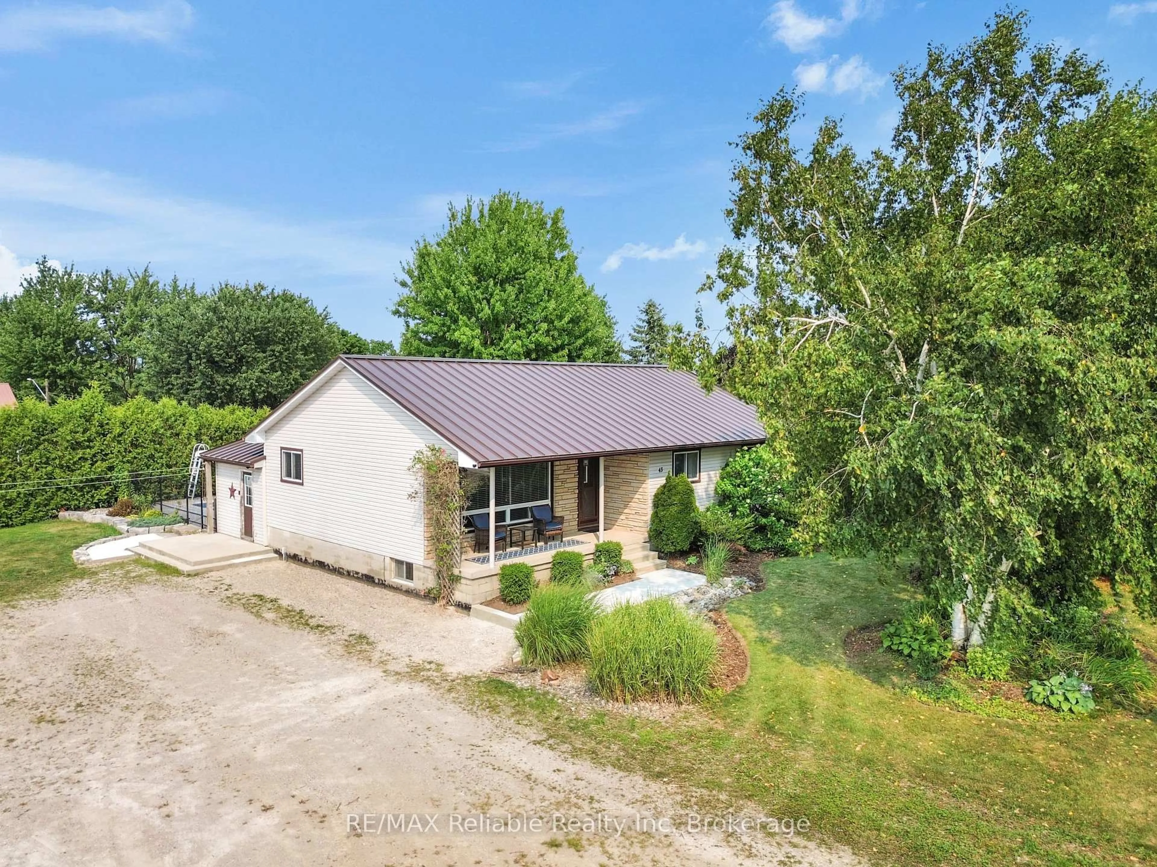 A pic from outside/outdoor area/front of a property/back of a property/a pic from drone, building for 43 Second St, Huron East Ontario N0K 1G0