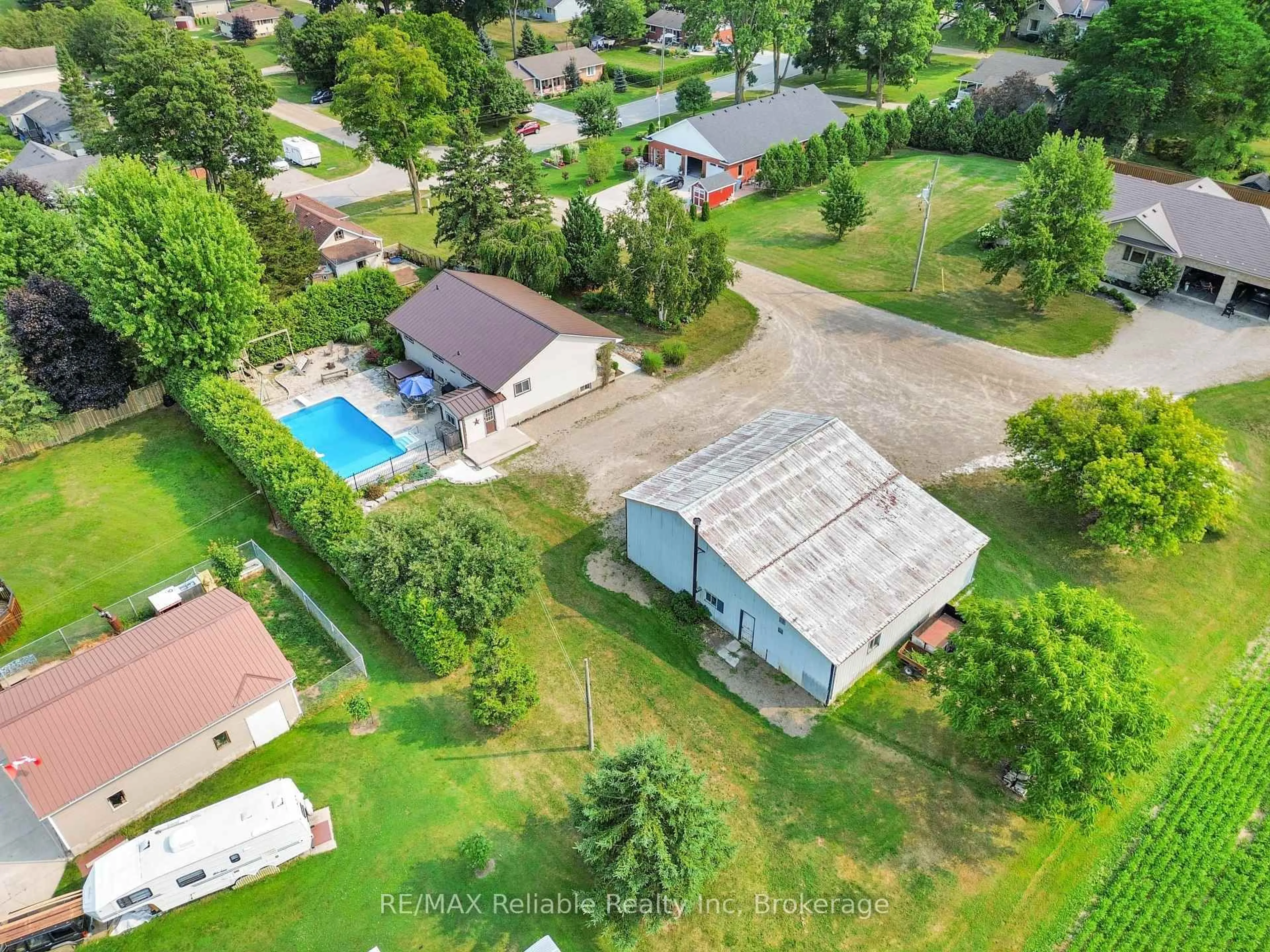 A pic from outside/outdoor area/front of a property/back of a property/a pic from drone, unknown for 43 Second St, Huron East Ontario N0K 1G0