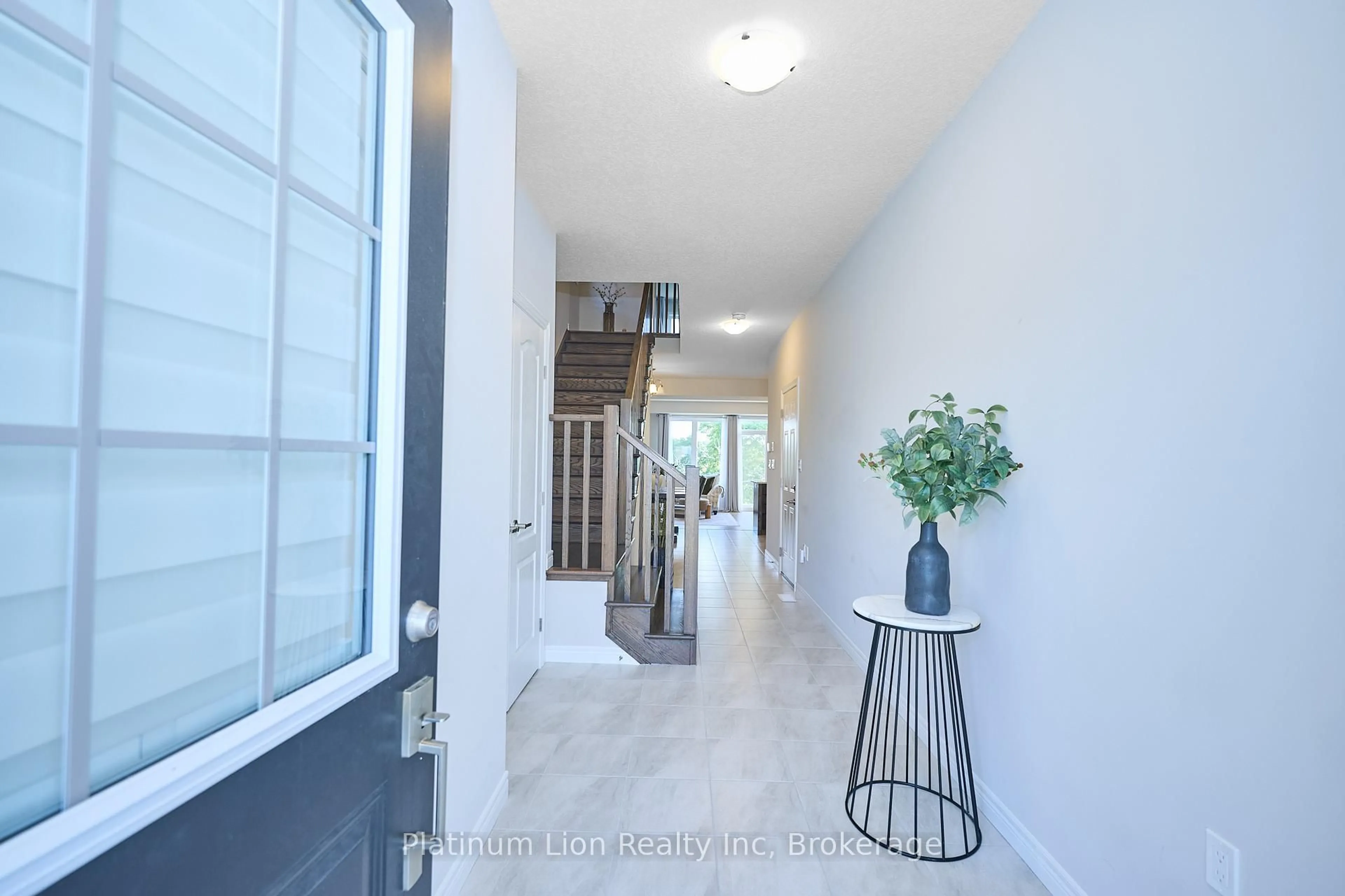 Indoor entryway for 73 Lloyd Davies Way, Hamilton Ontario L0R 1C0