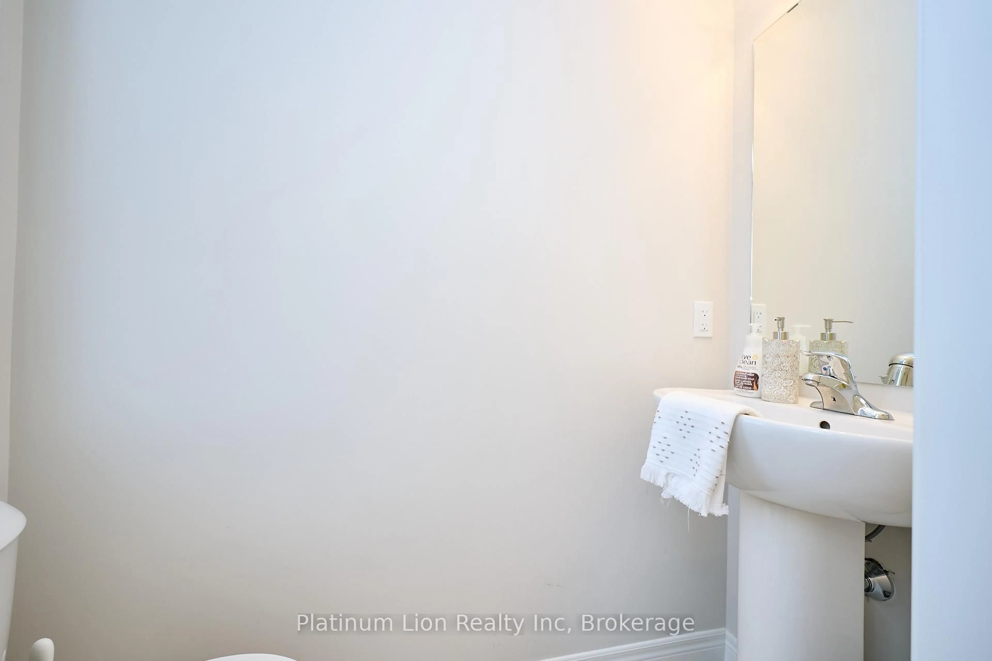 Standard bathroom, unknown for 73 Lloyd Davies Way, Hamilton Ontario L0R 1C0