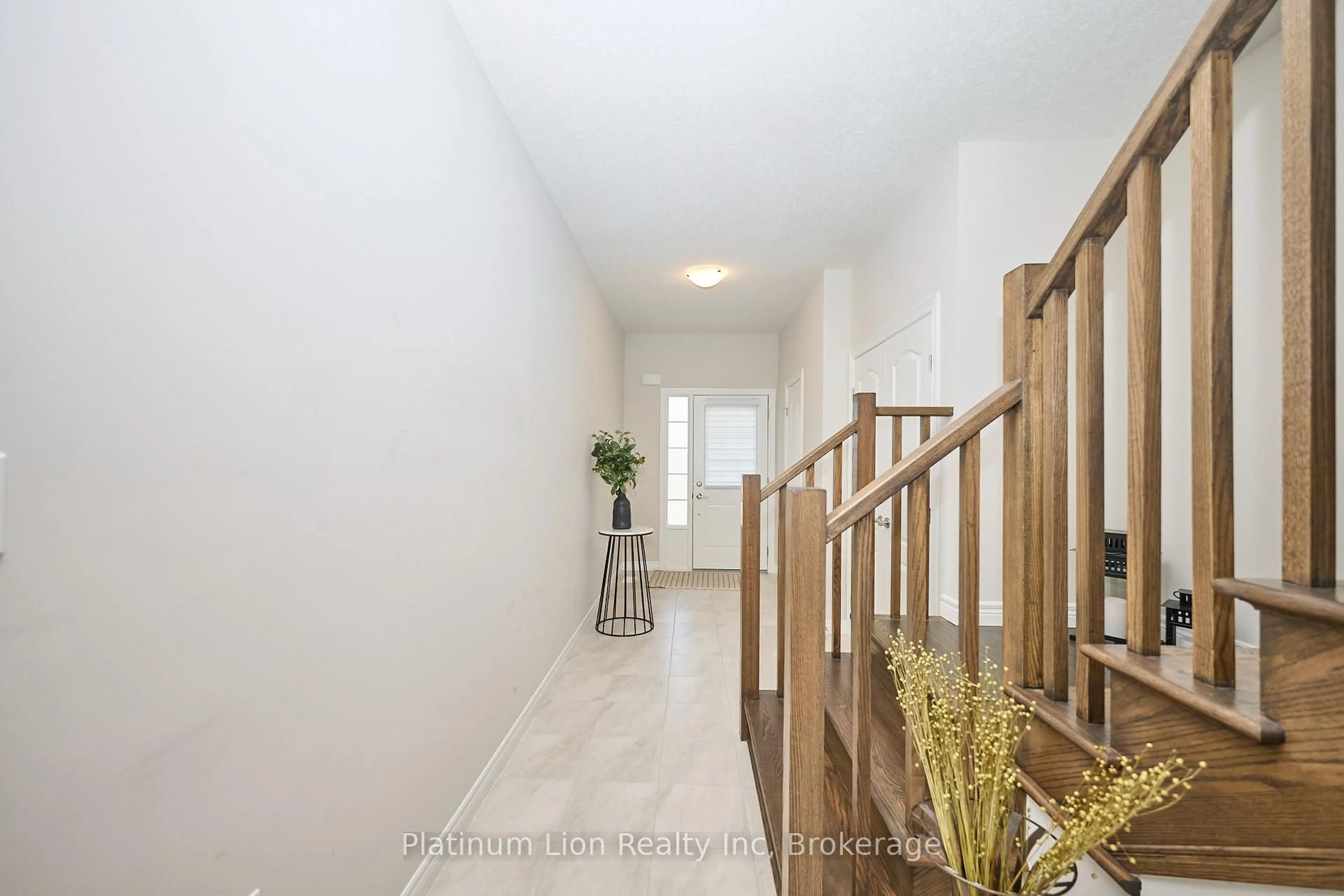Indoor entryway for 73 Lloyd Davies Way, Hamilton Ontario L0R 1C0