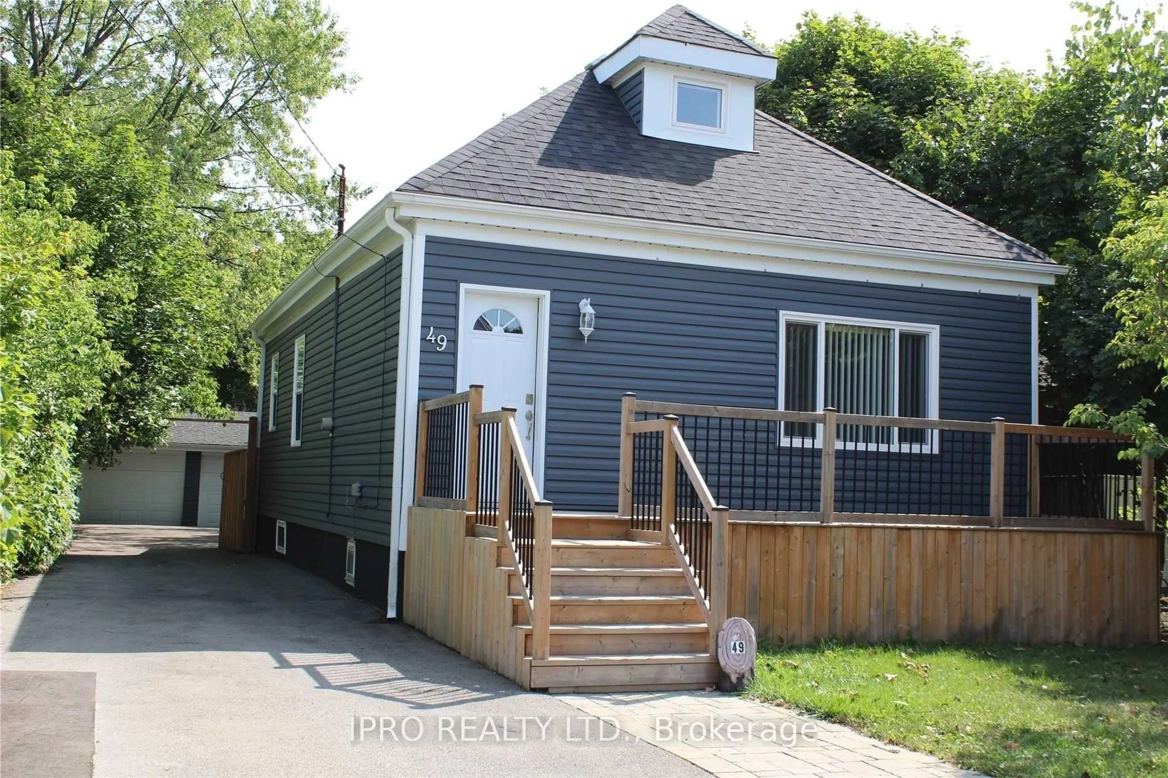 Home with vinyl exterior material, street for 49 East 9th St, Hamilton Ontario L9A 3M6