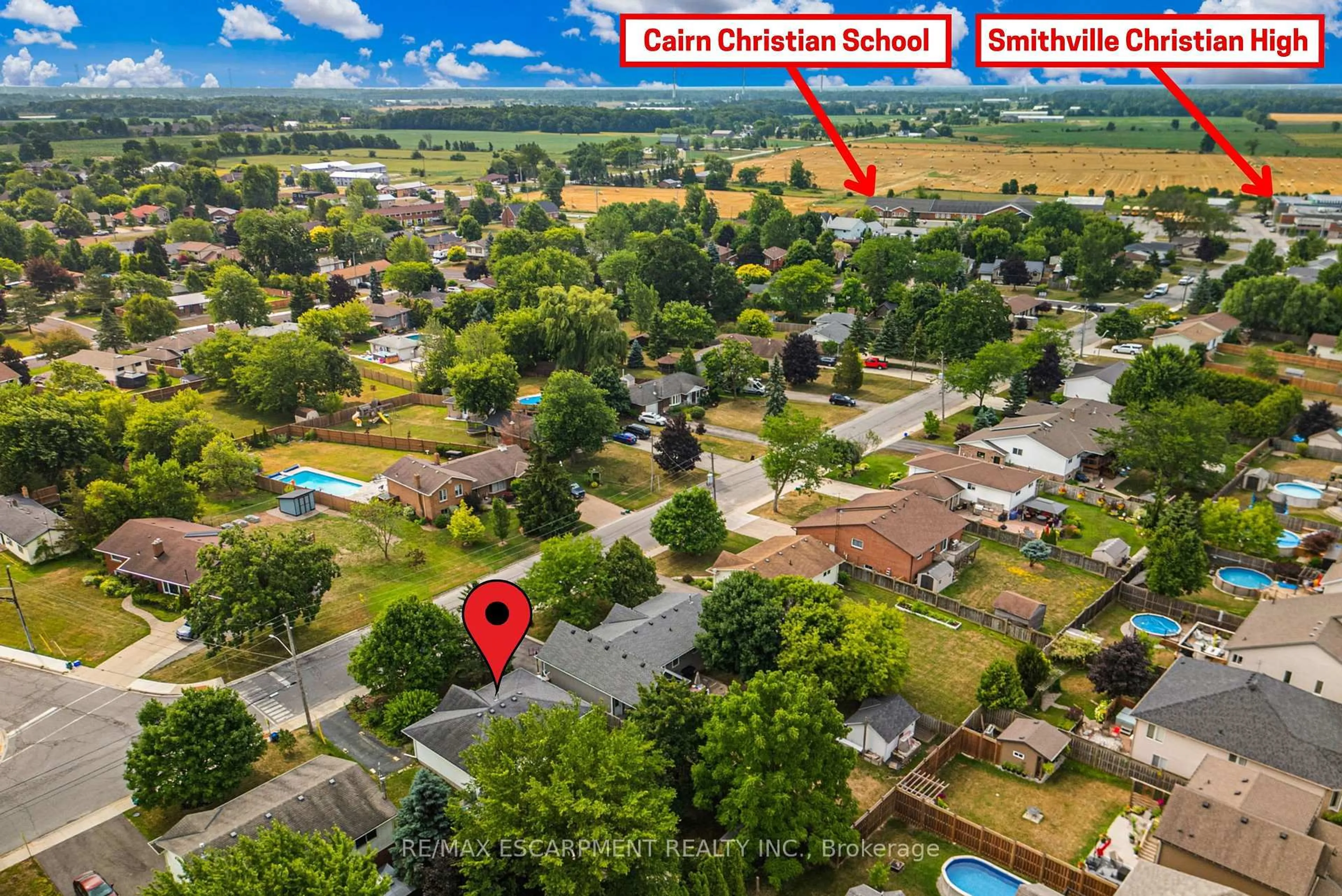 A pic from outside/outdoor area/front of a property/back of a property/a pic from drone, street for 40 Wade Rd, West Lincoln Ontario L0R 2A0