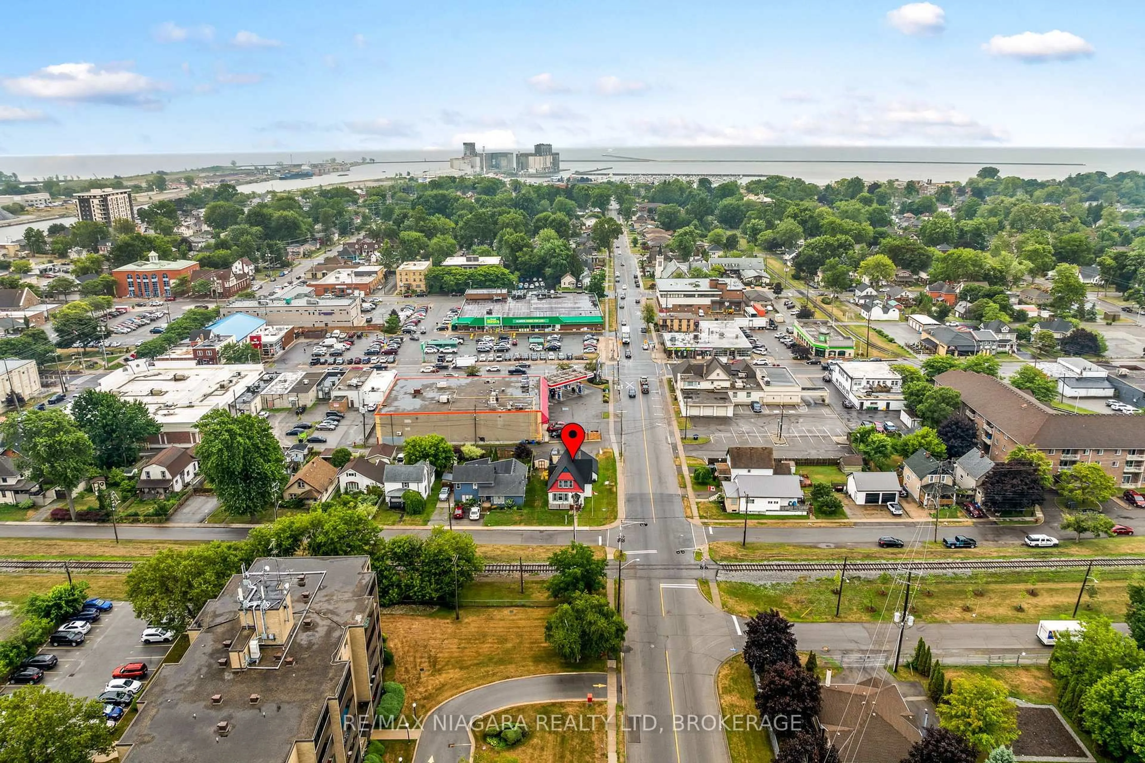 A pic from outside/outdoor area/front of a property/back of a property/a pic from drone, street for 44 Park St, Port Colborne Ontario L3K 3H9