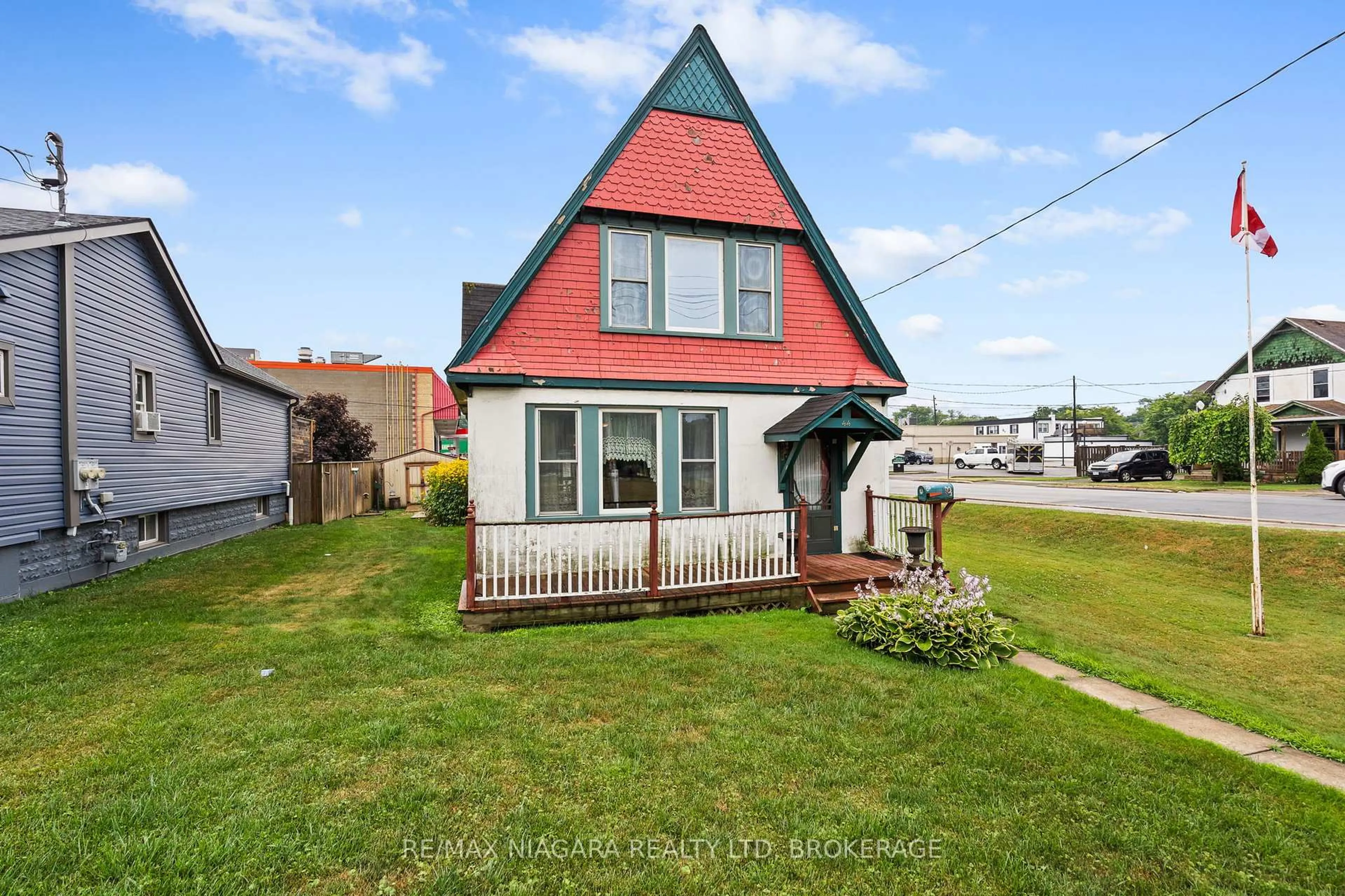 A pic from outside/outdoor area/front of a property/back of a property/a pic from drone, street for 44 Park St, Port Colborne Ontario L3K 3H9