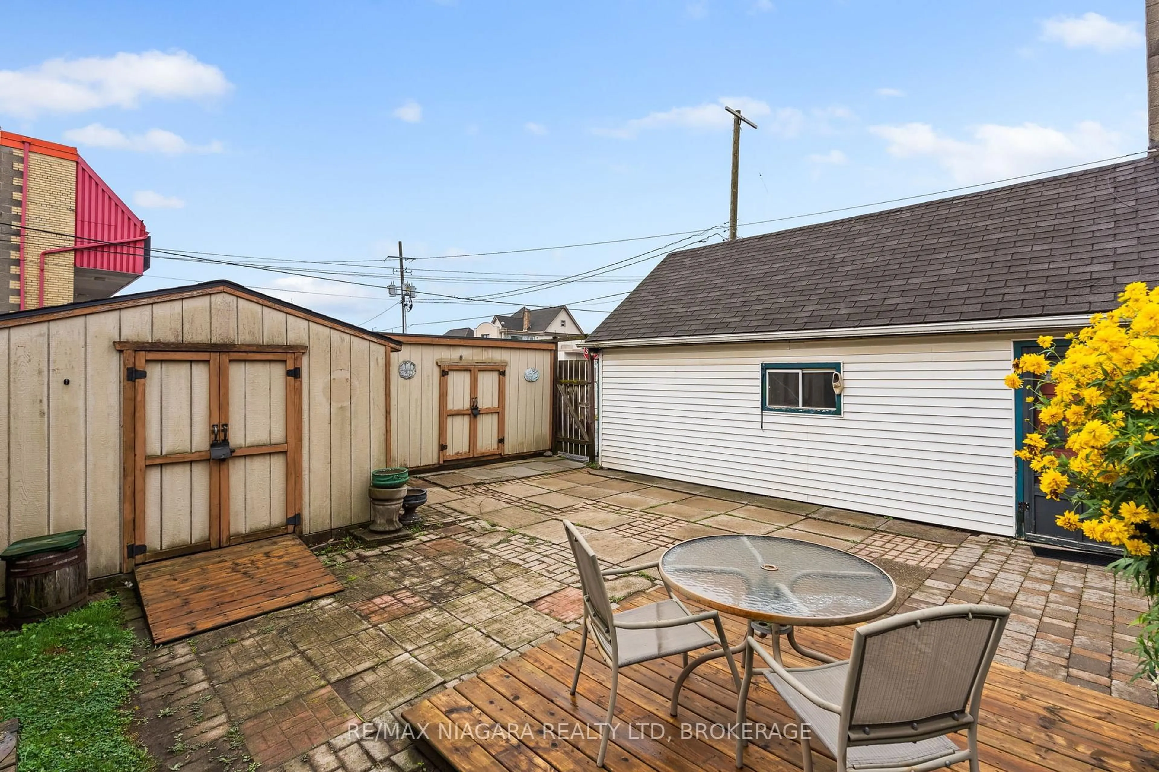 A pic from outside/outdoor area/front of a property/back of a property/a pic from drone, street for 44 Park St, Port Colborne Ontario L3K 3H9