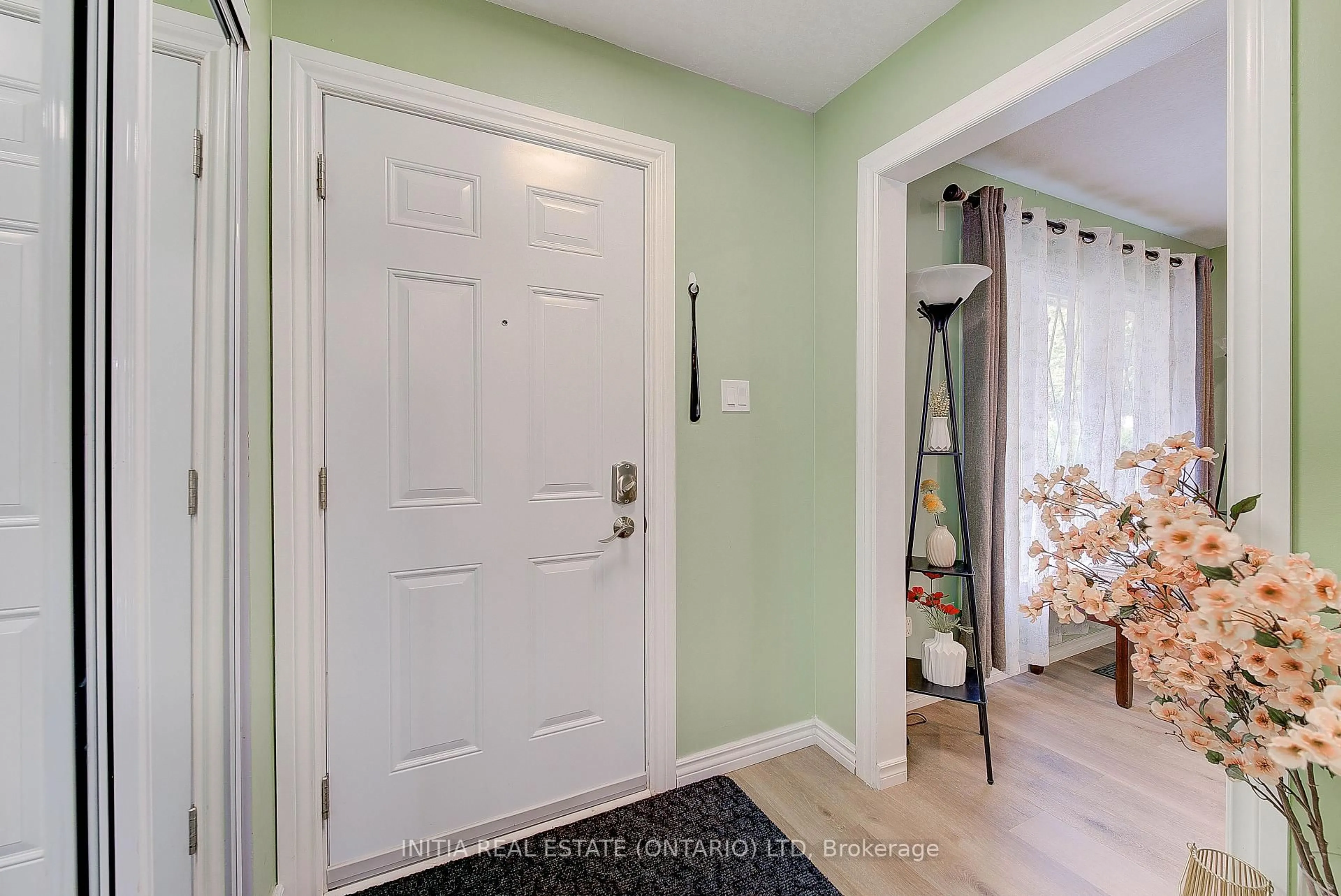 Indoor entryway for 255 Brunswick Cres, London North Ontario N6G 3L1