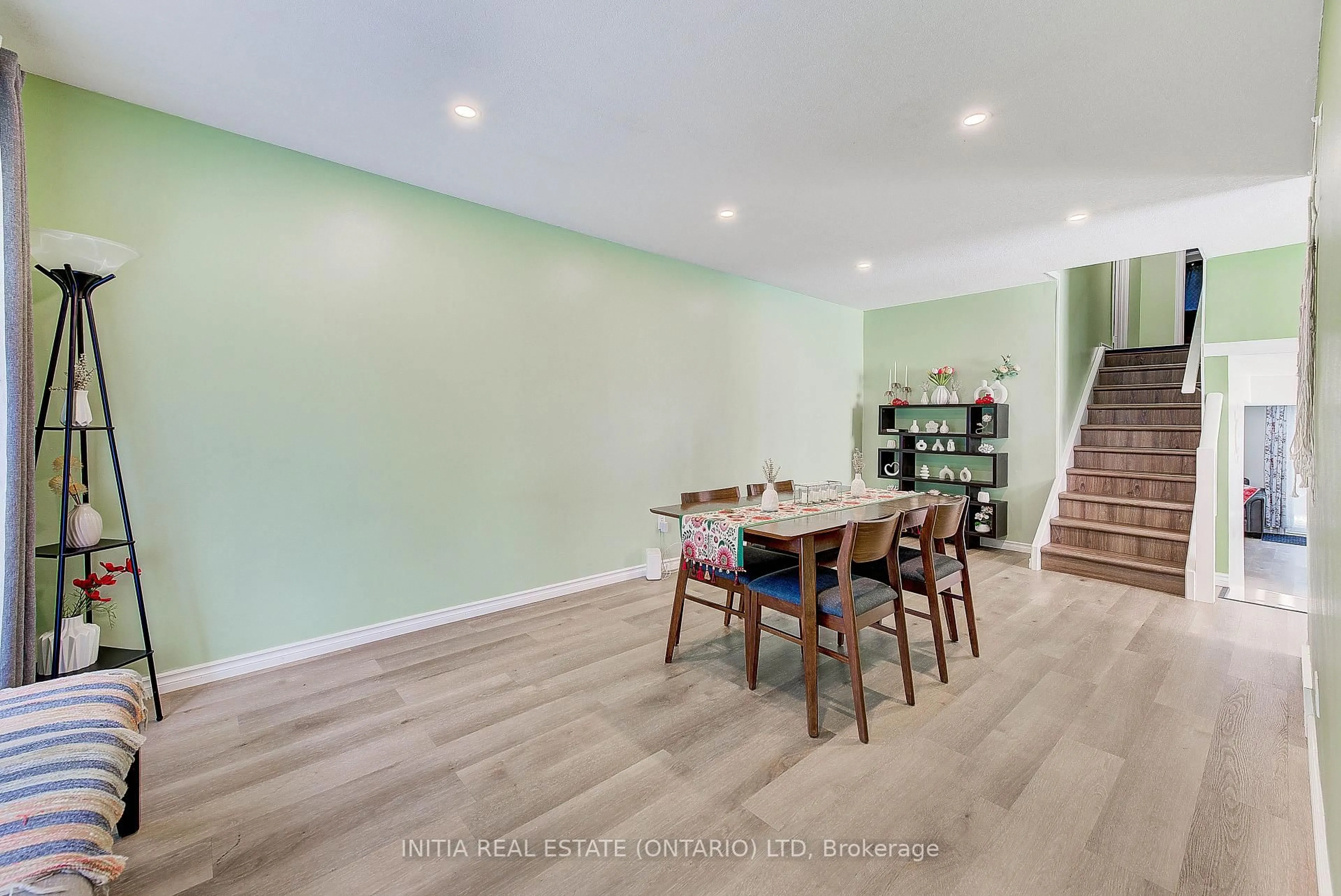 Dining room, wood/laminate floor for 255 Brunswick Cres, London North Ontario N6G 3L1