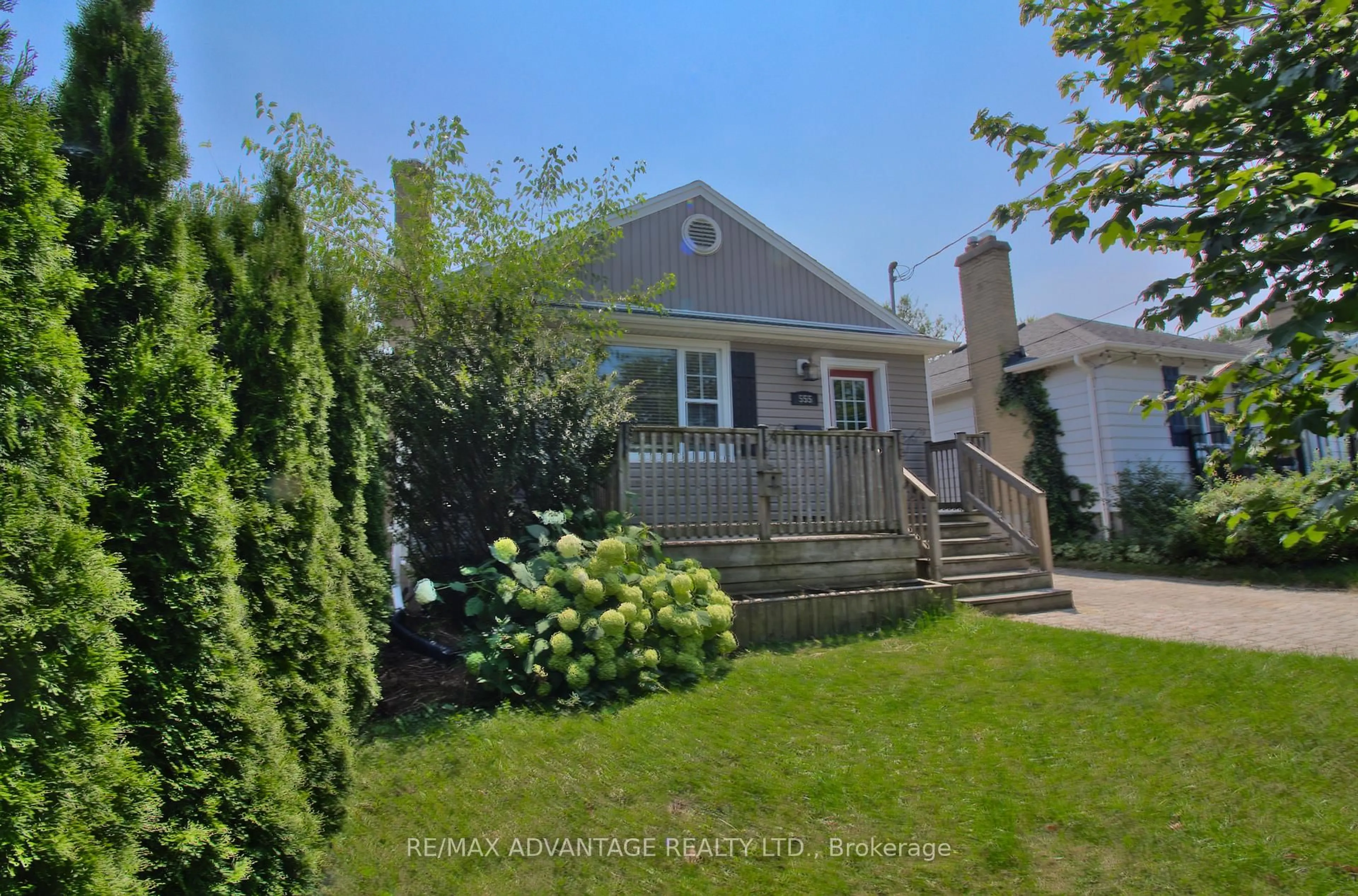 A pic from outside/outdoor area/front of a property/back of a property/a pic from drone, street for 555 Chester St, London South Ontario N6C 2K1