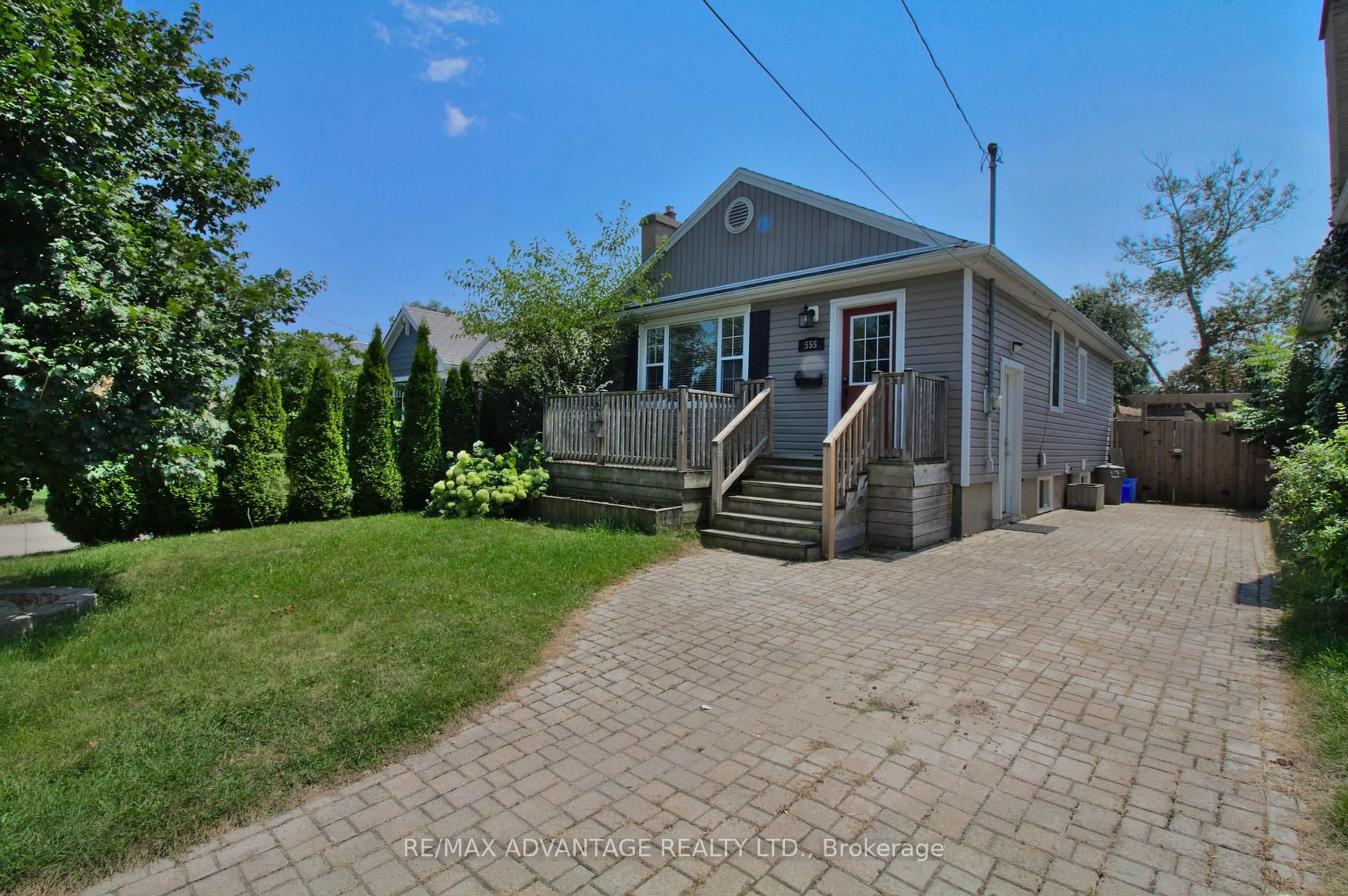 A pic from outside/outdoor area/front of a property/back of a property/a pic from drone, street for 555 Chester St, London South Ontario N6C 2K1
