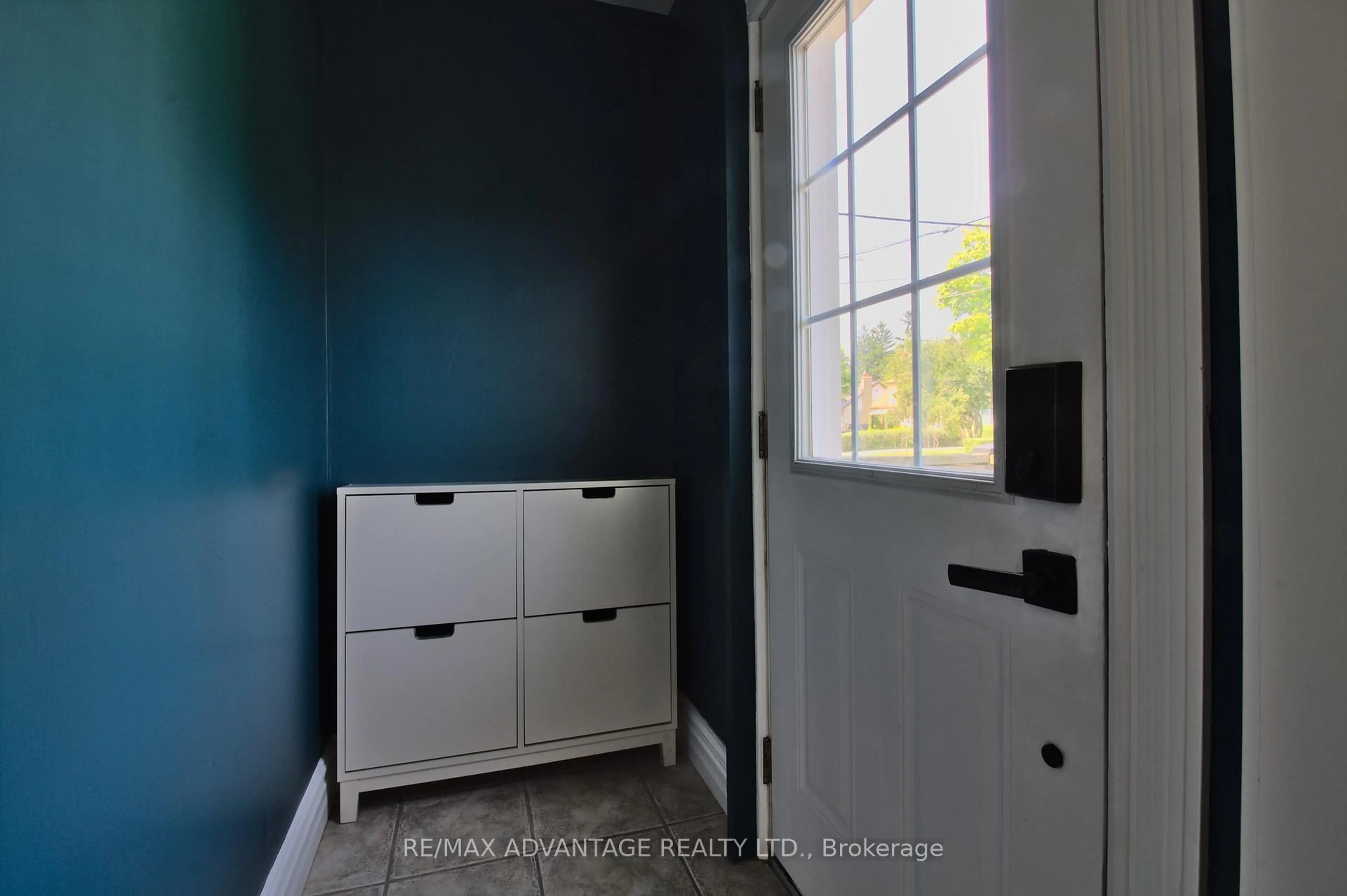 Indoor entryway for 555 Chester St, London South Ontario N6C 2K1