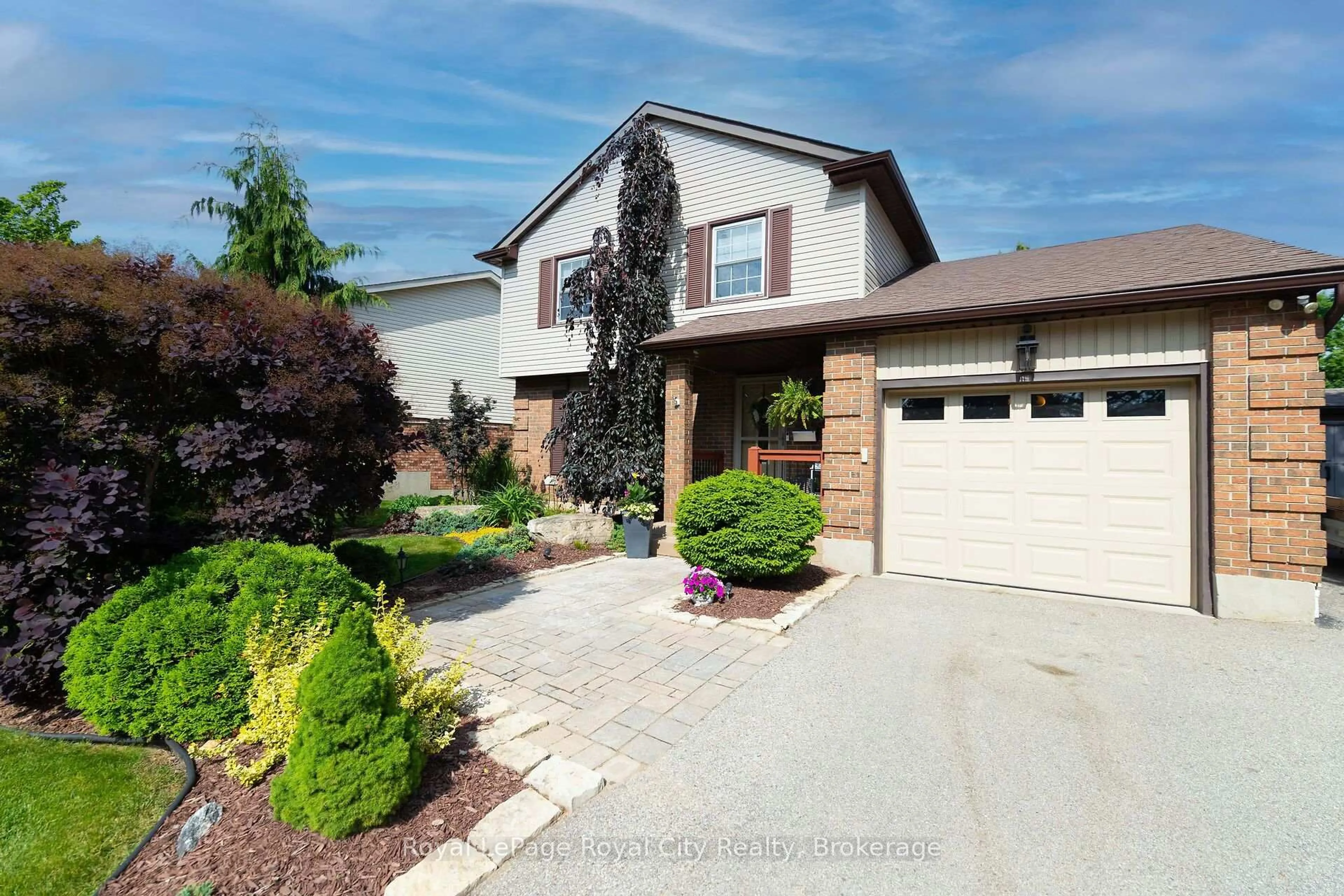 Home with vinyl exterior material, street for 30 Springdale Blvd, Guelph Ontario N1H 6X5