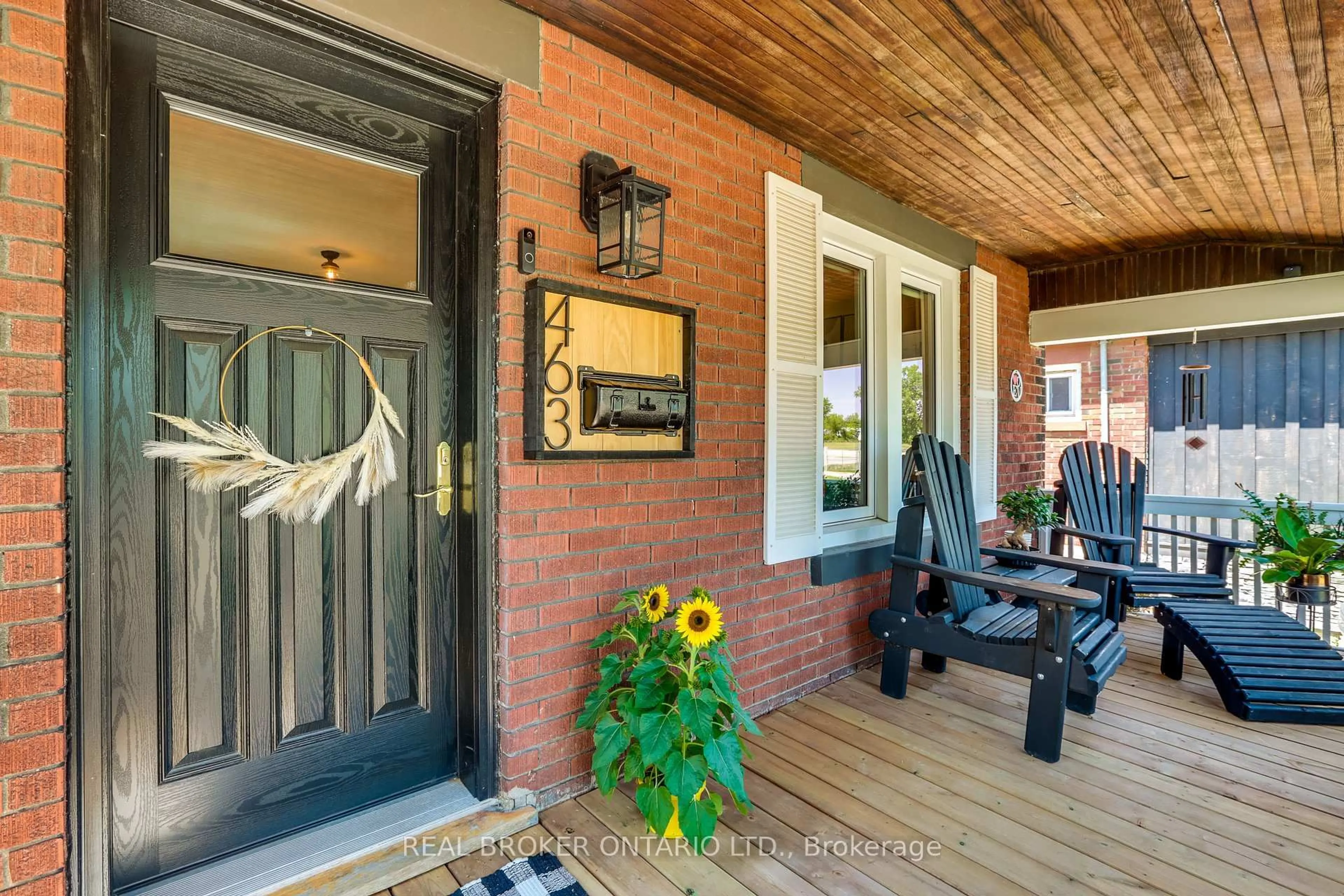 Indoor entryway for 463 Burbrook Pl, London East Ontario N5W 4B5