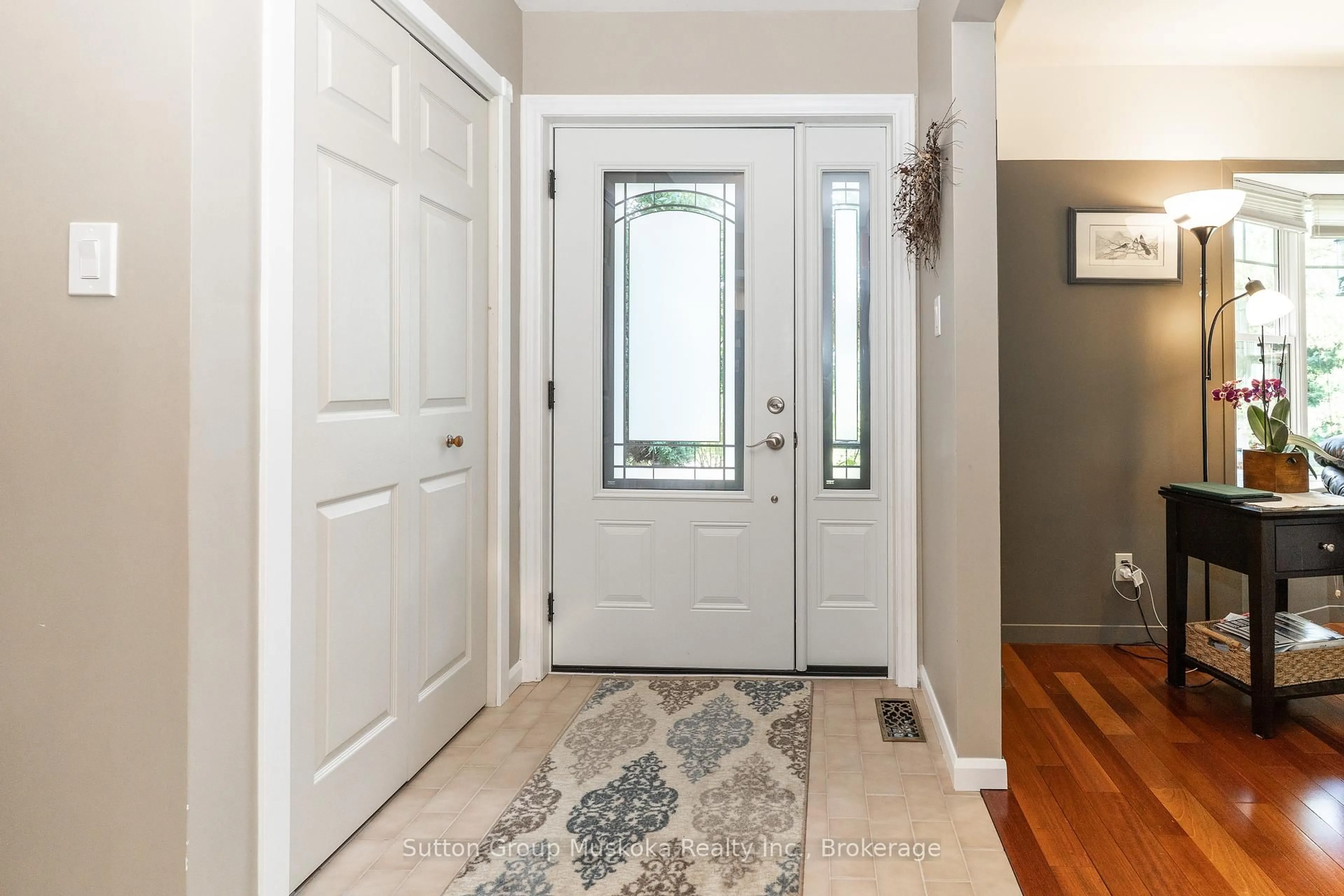 Indoor entryway for 12 Silver Oaks Cres, Huntsville Ontario P1H 1M1