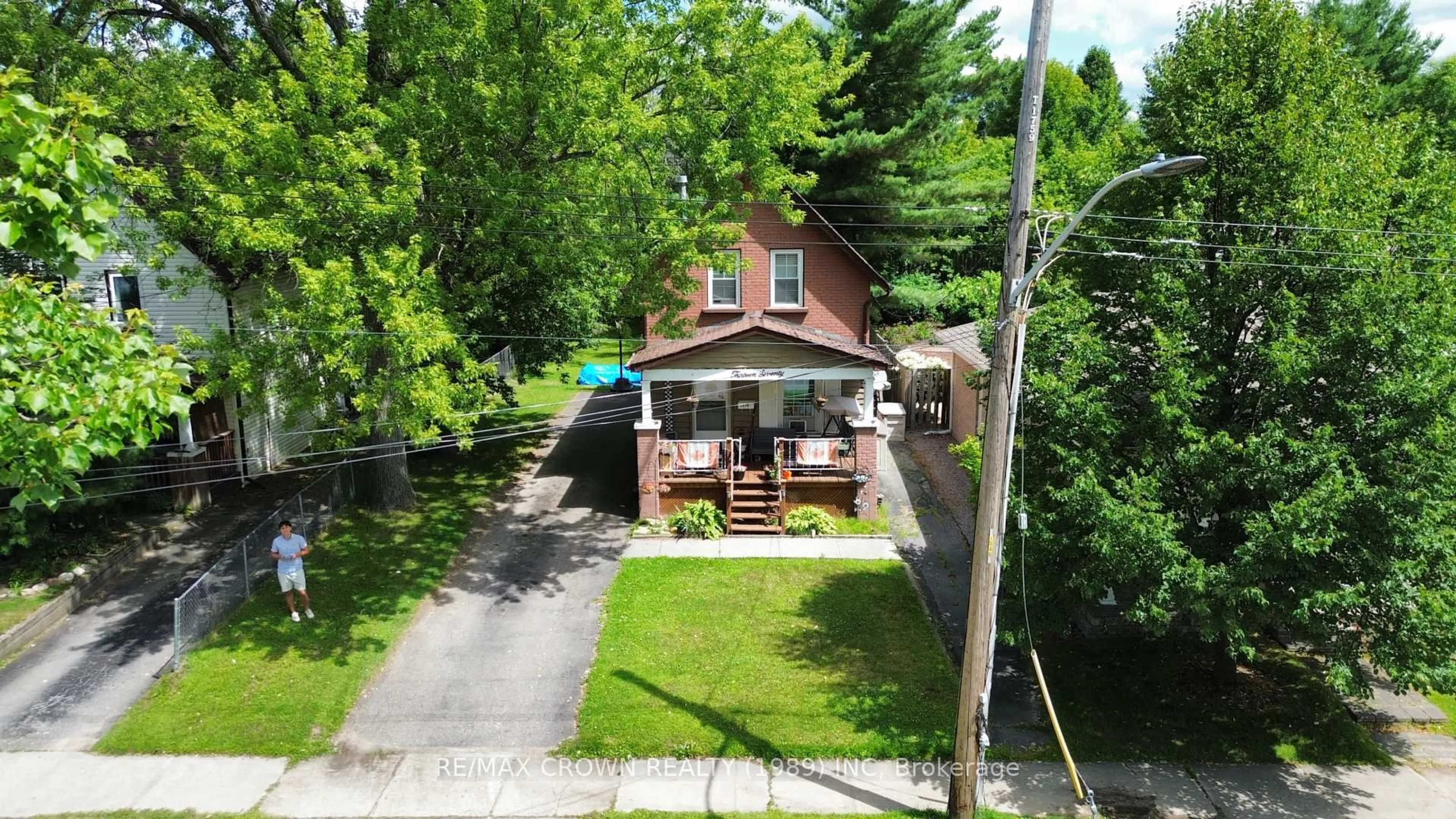 A pic from outside/outdoor area/front of a property/back of a property/a pic from drone, street for 1370 Gorman St, North Bay Ontario P1B 2Y4