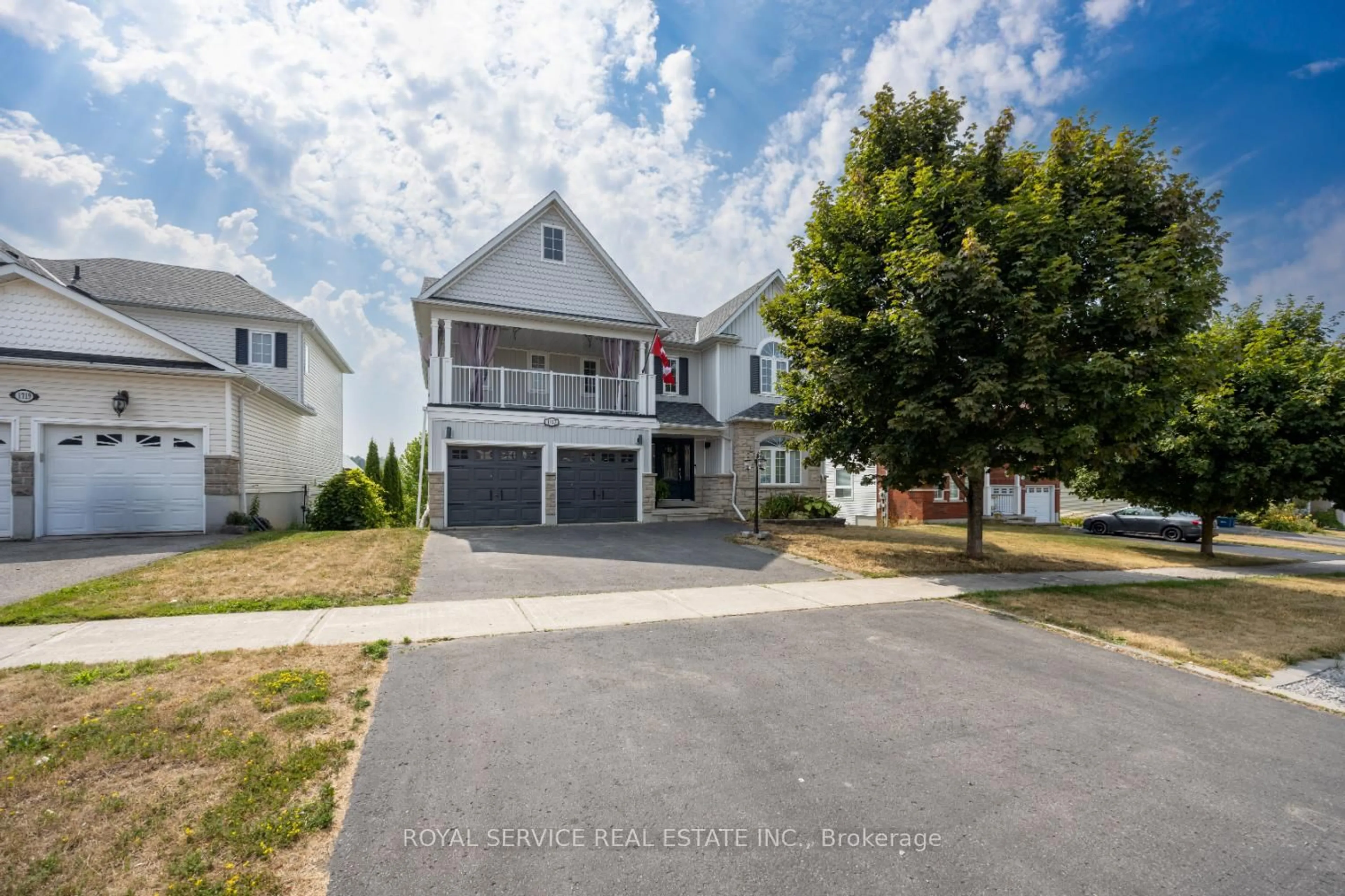 A pic from outside/outdoor area/front of a property/back of a property/a pic from drone, street for 1723 Ravenwood Dr, Peterborough West Ontario K9K 2P6