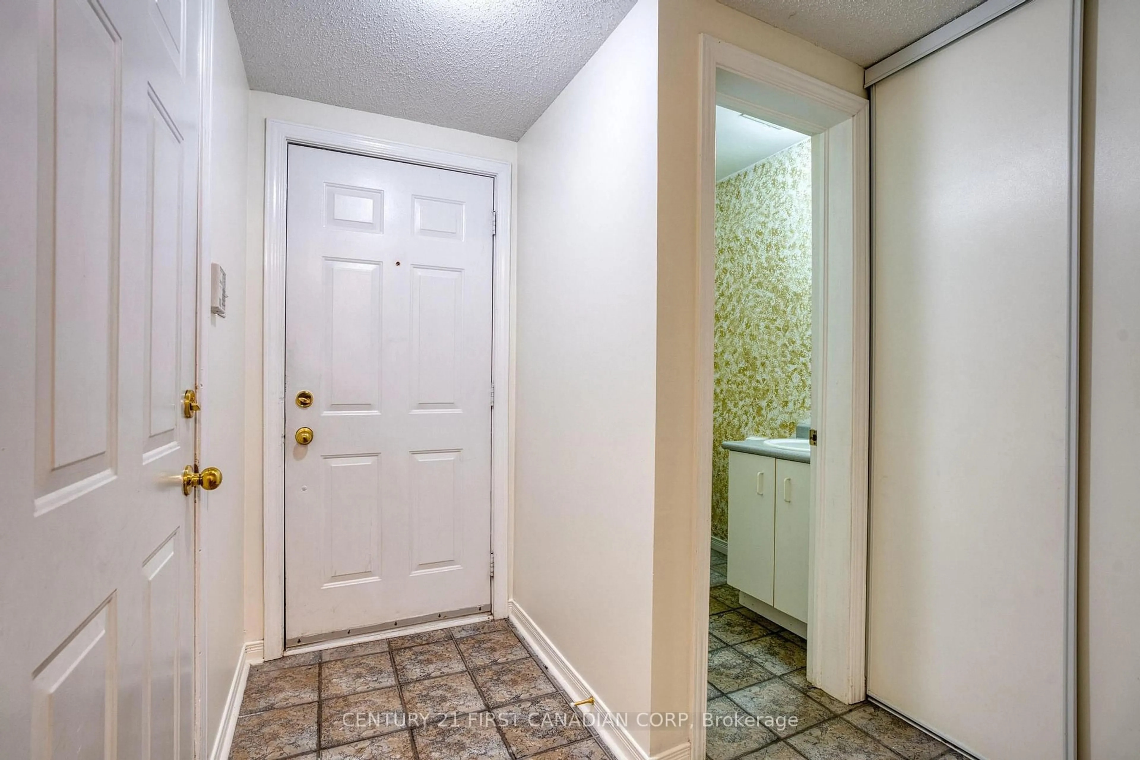 Indoor entryway for 9 AILSA Pl #89, London South Ontario N5Z 4Z6