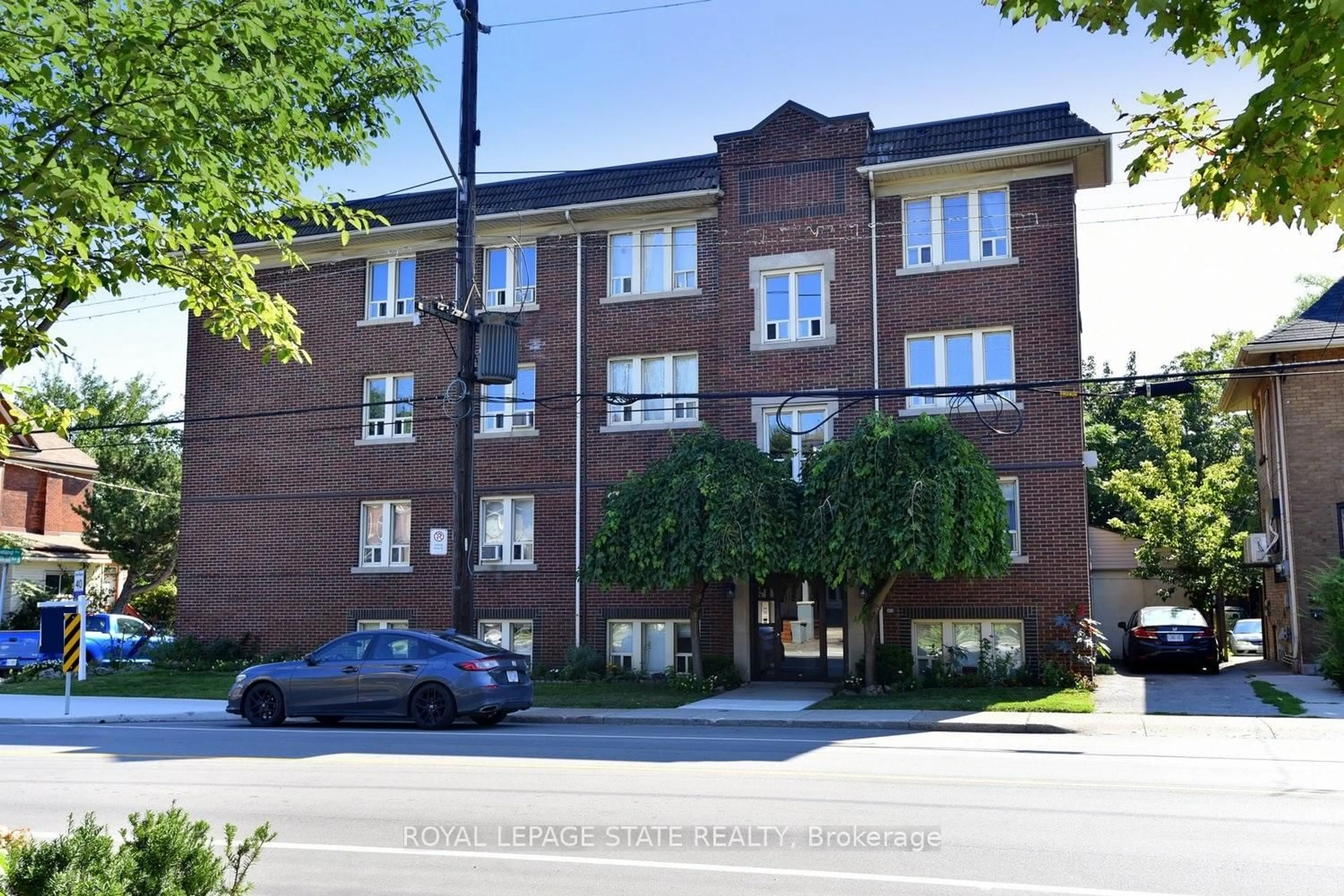 Home with brick exterior material, building for 29 Sherman Ave #6, Hamilton Ontario L8M 2P6