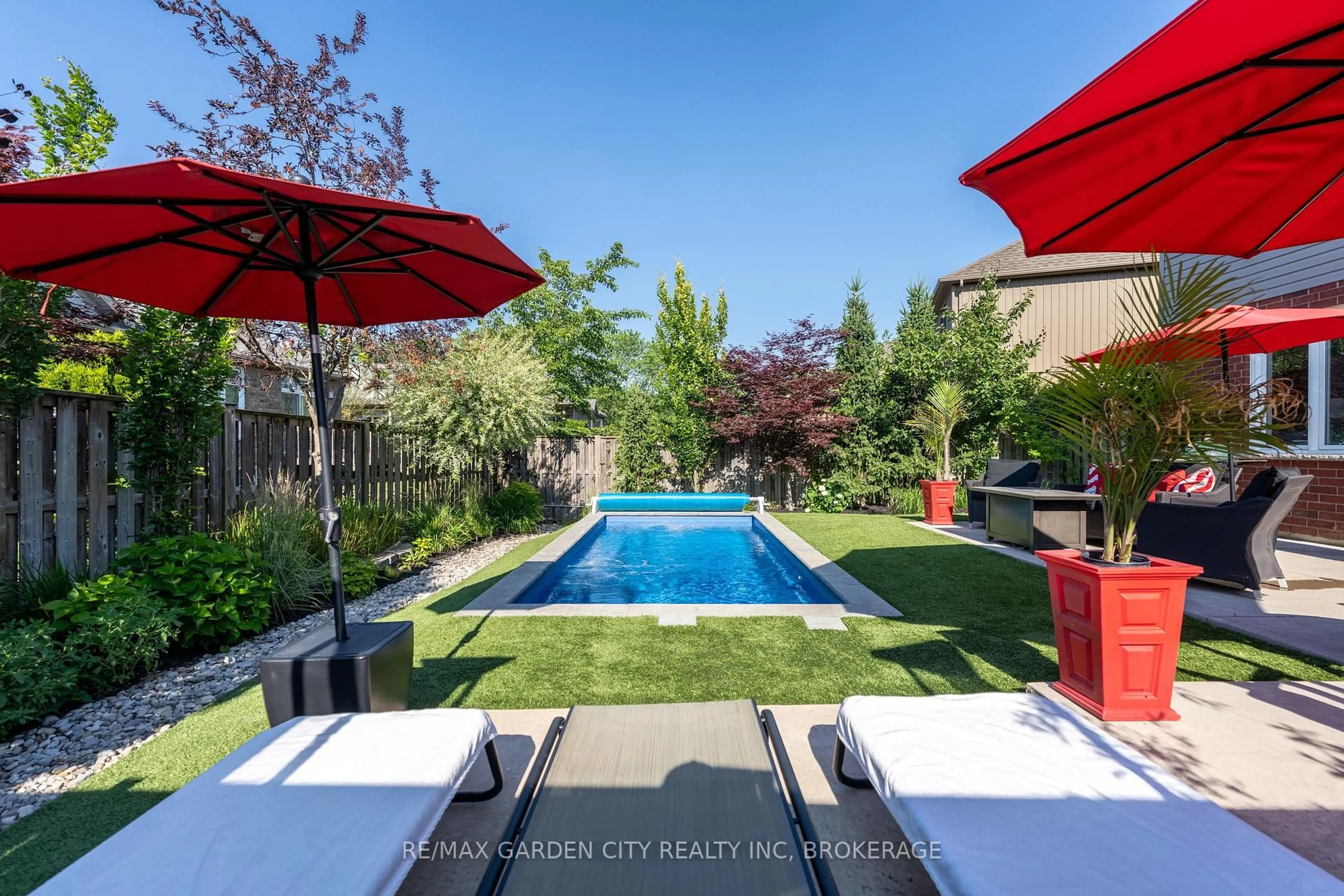 Pool for 6456 Armelina Cres, Niagara Falls Ontario L2H 0B4