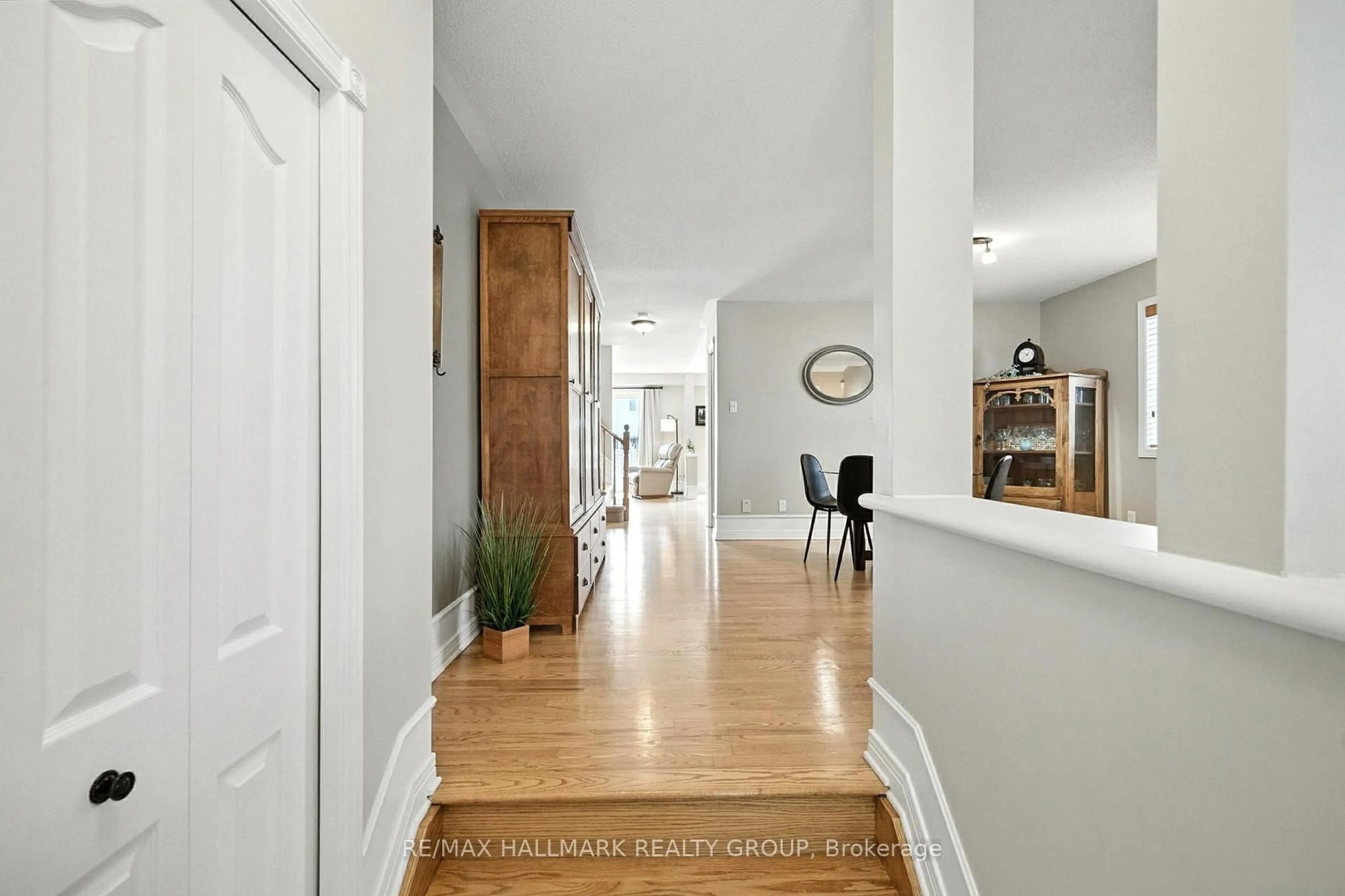 Indoor entryway for 2013 Calico Cres, Ottawa Ontario K4A 4L7