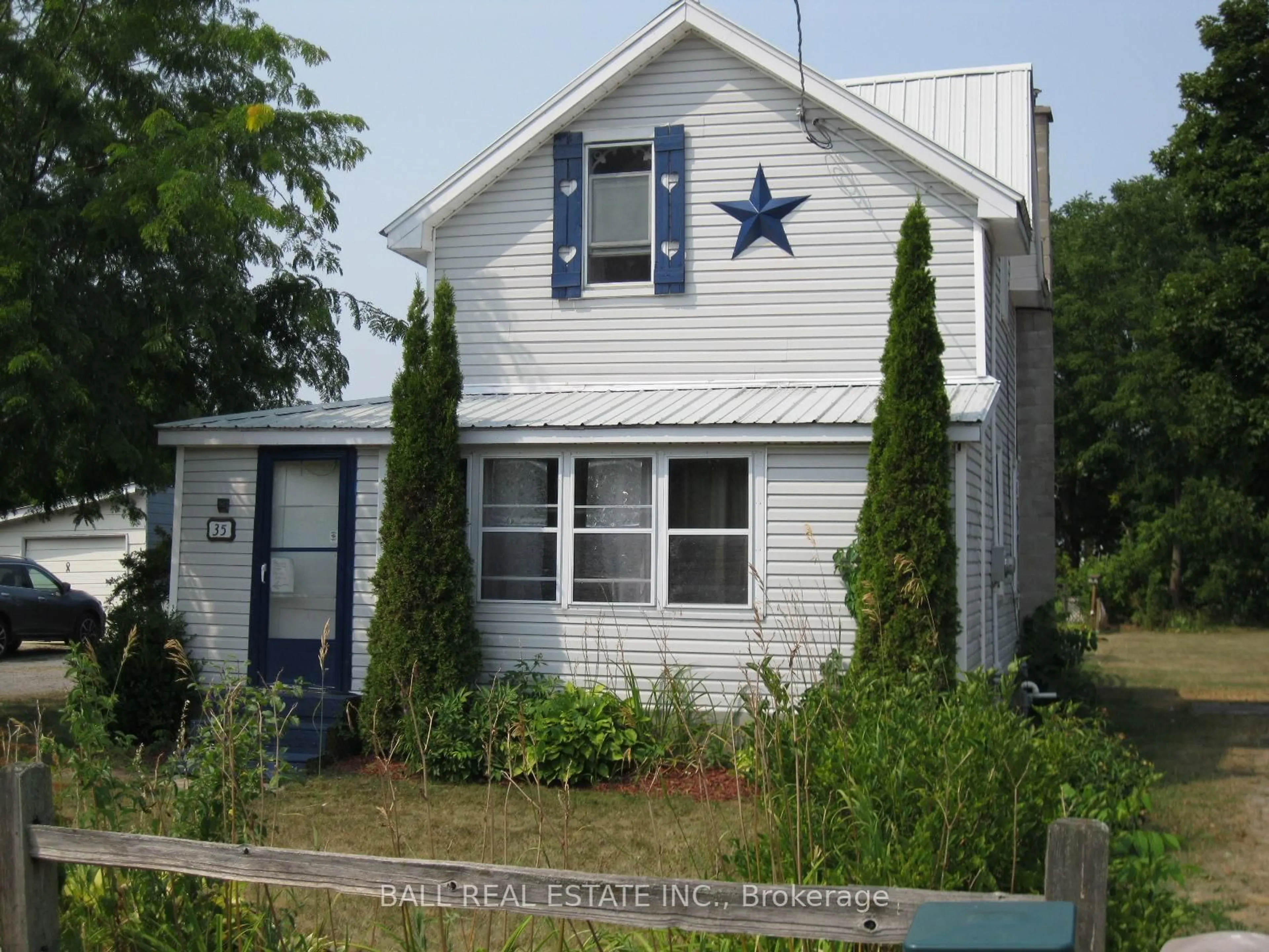 Home with vinyl exterior material, building for 35 Clyde St, Trent Hills Ontario K0L 1Y0