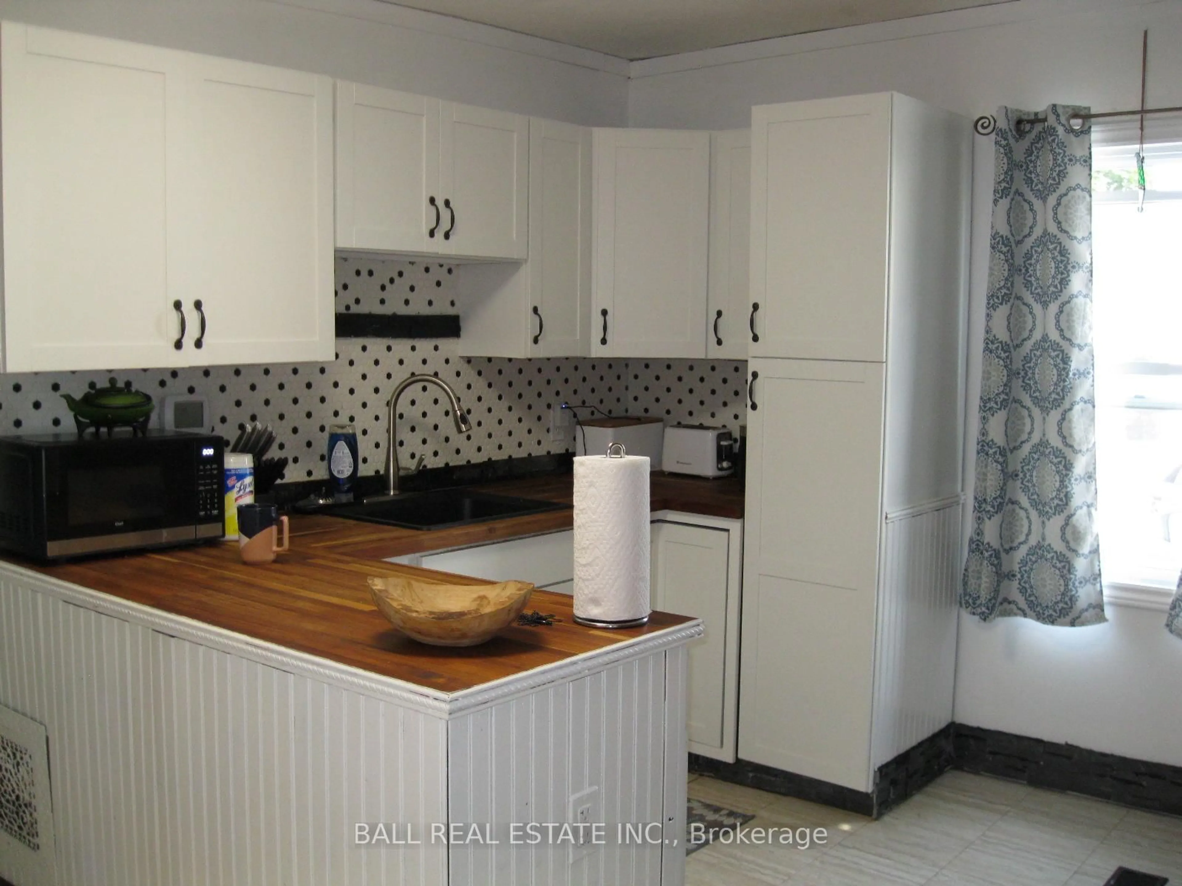 Standard kitchen, ceramic/tile floor for 35 Clyde St, Trent Hills Ontario K0L 1Y0