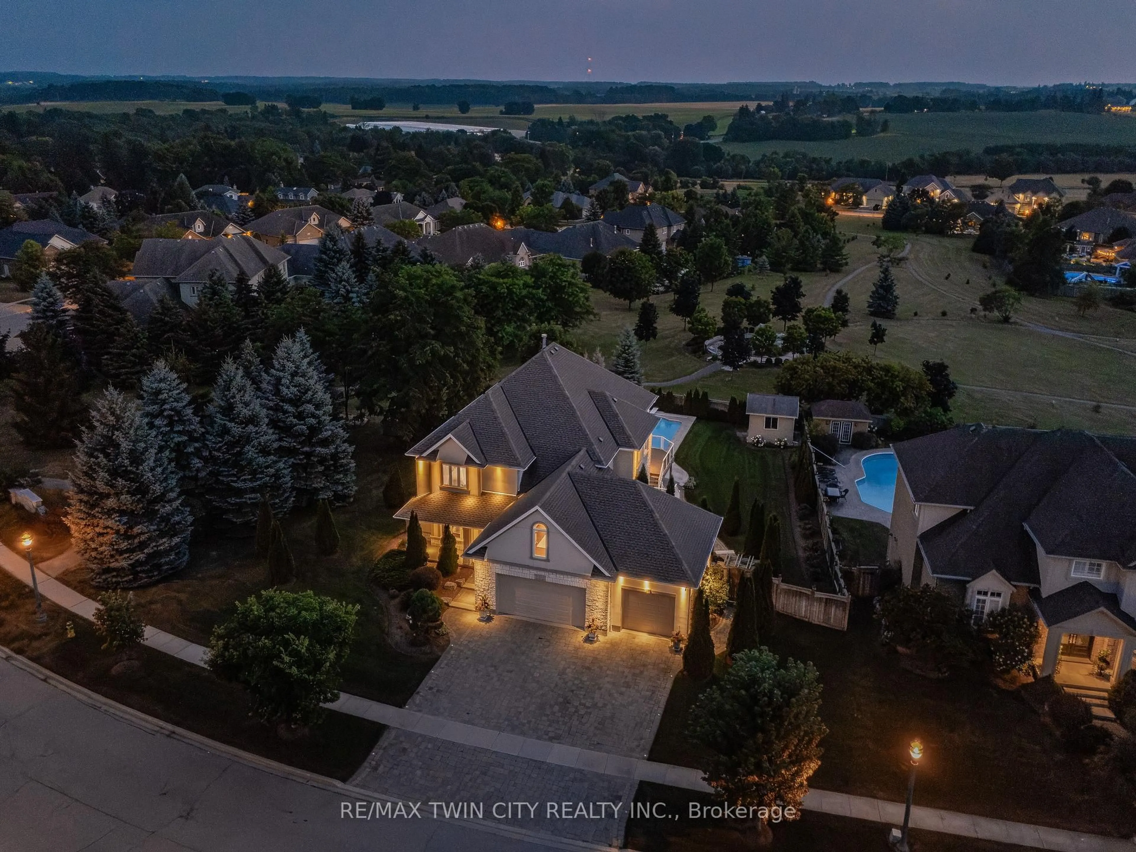A pic from outside/outdoor area/front of a property/back of a property/a pic from drone, unknown for 11 Milne Dr, Wilmot Ontario N0B 2H0