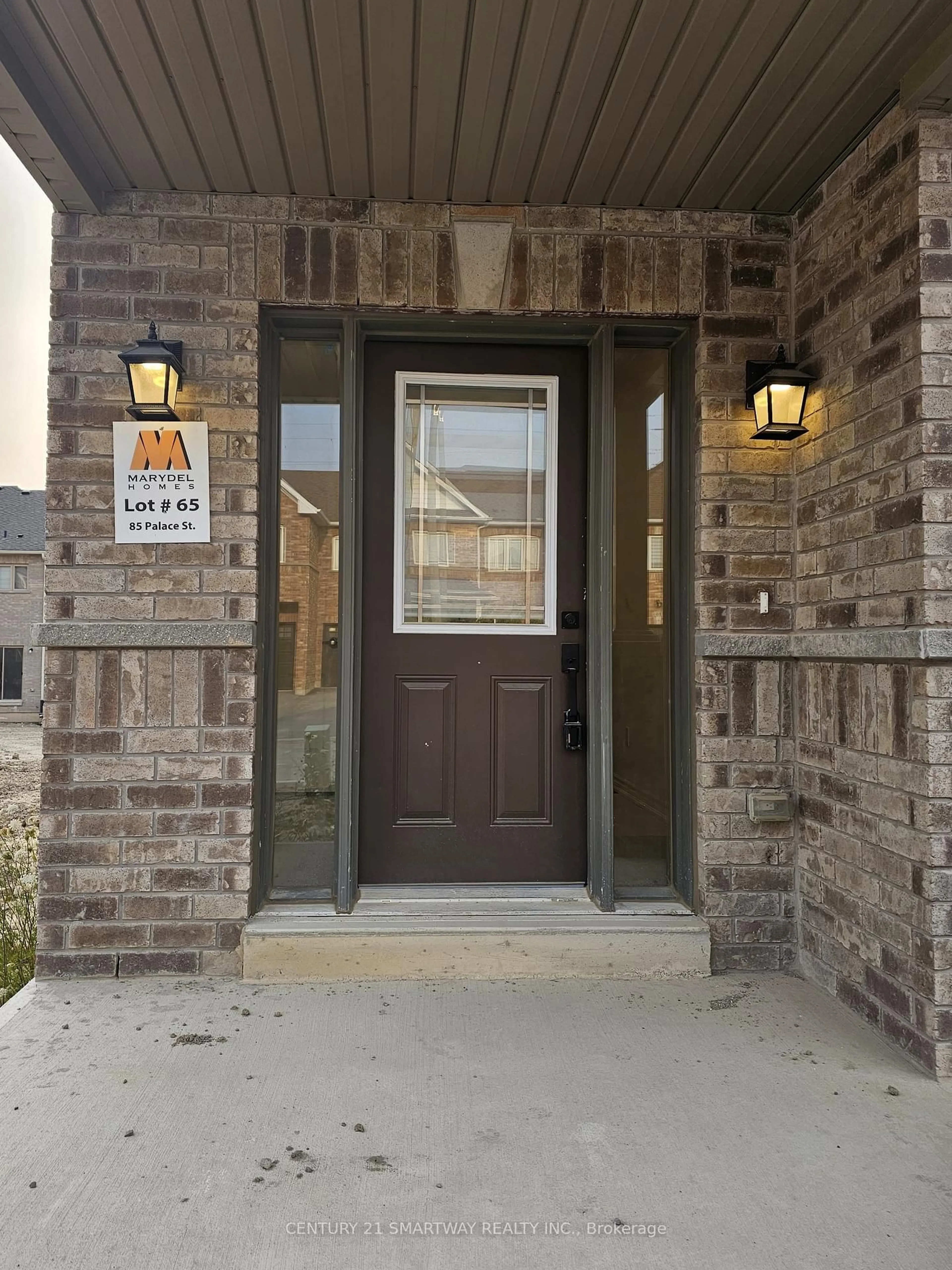 Indoor entryway for 85 Palace St, Thorold Ontario L2V 0M9