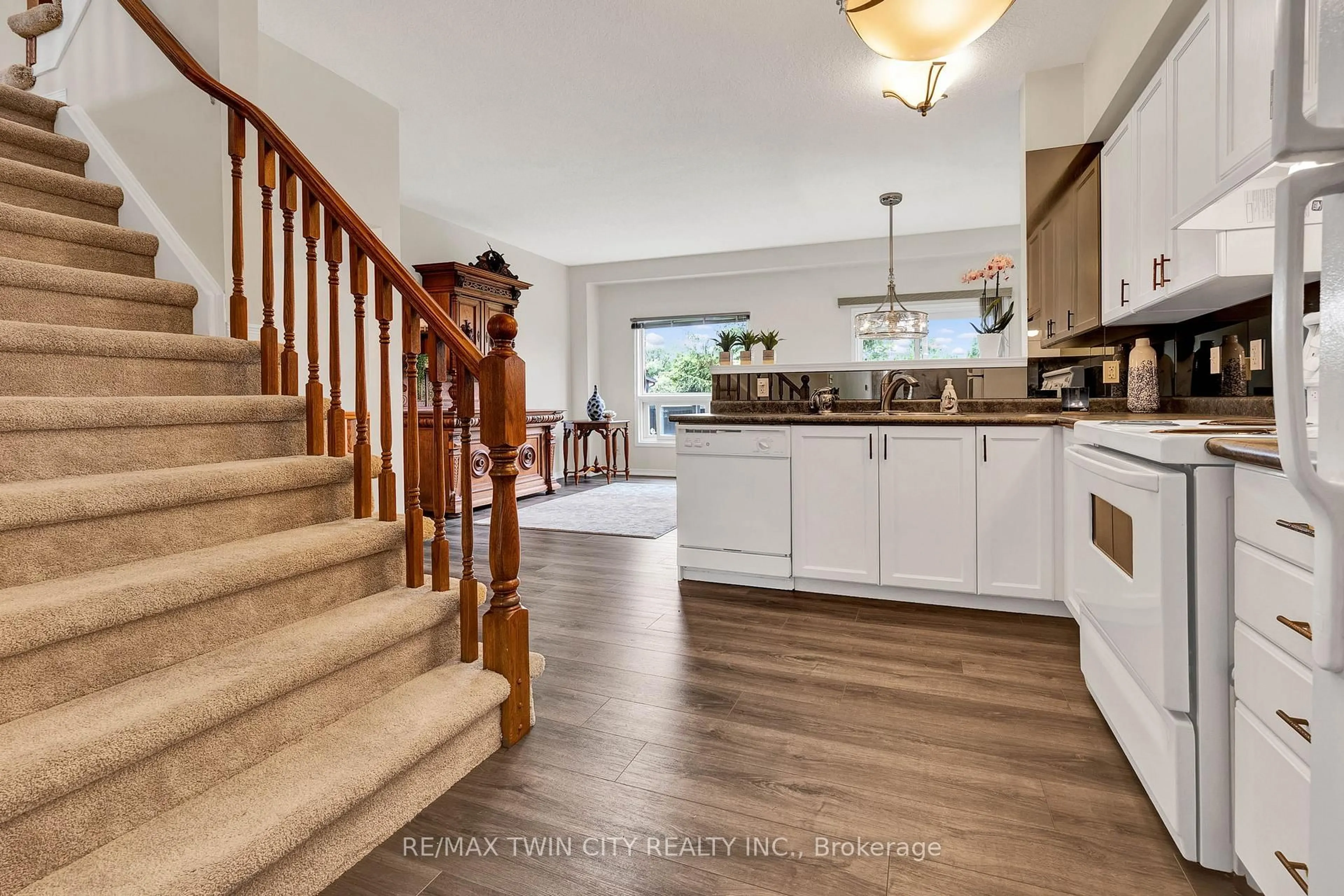 Open concept kitchen, ceramic/tile floor for 10 Ivy Lane Crt, Kitchener Ontario N2N 3P8