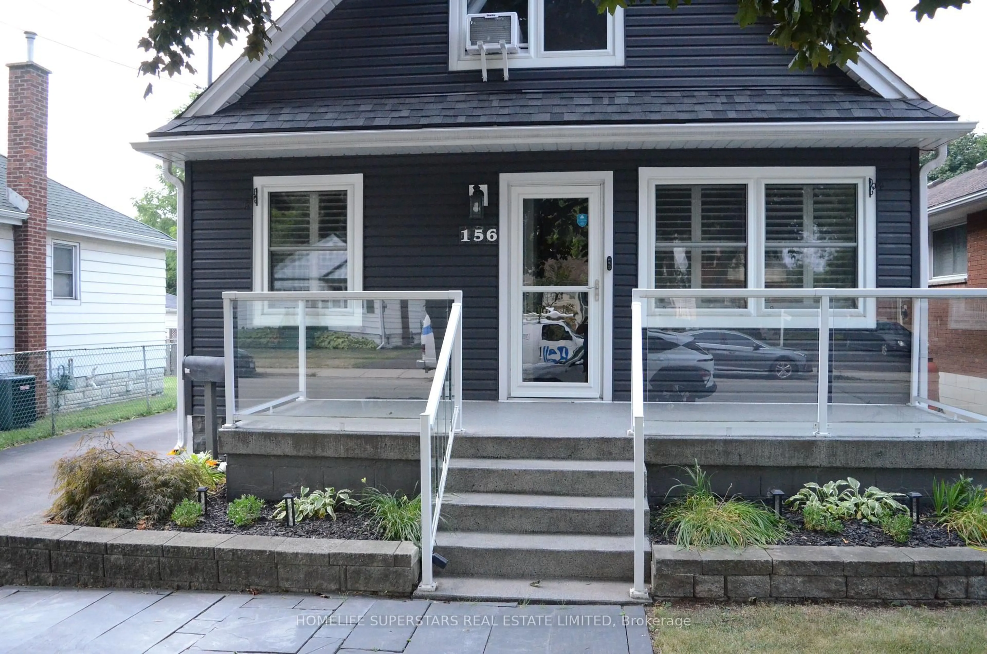 Home with vinyl exterior material, street for 156 East 21st St, Hamilton Ontario L8V 2T4