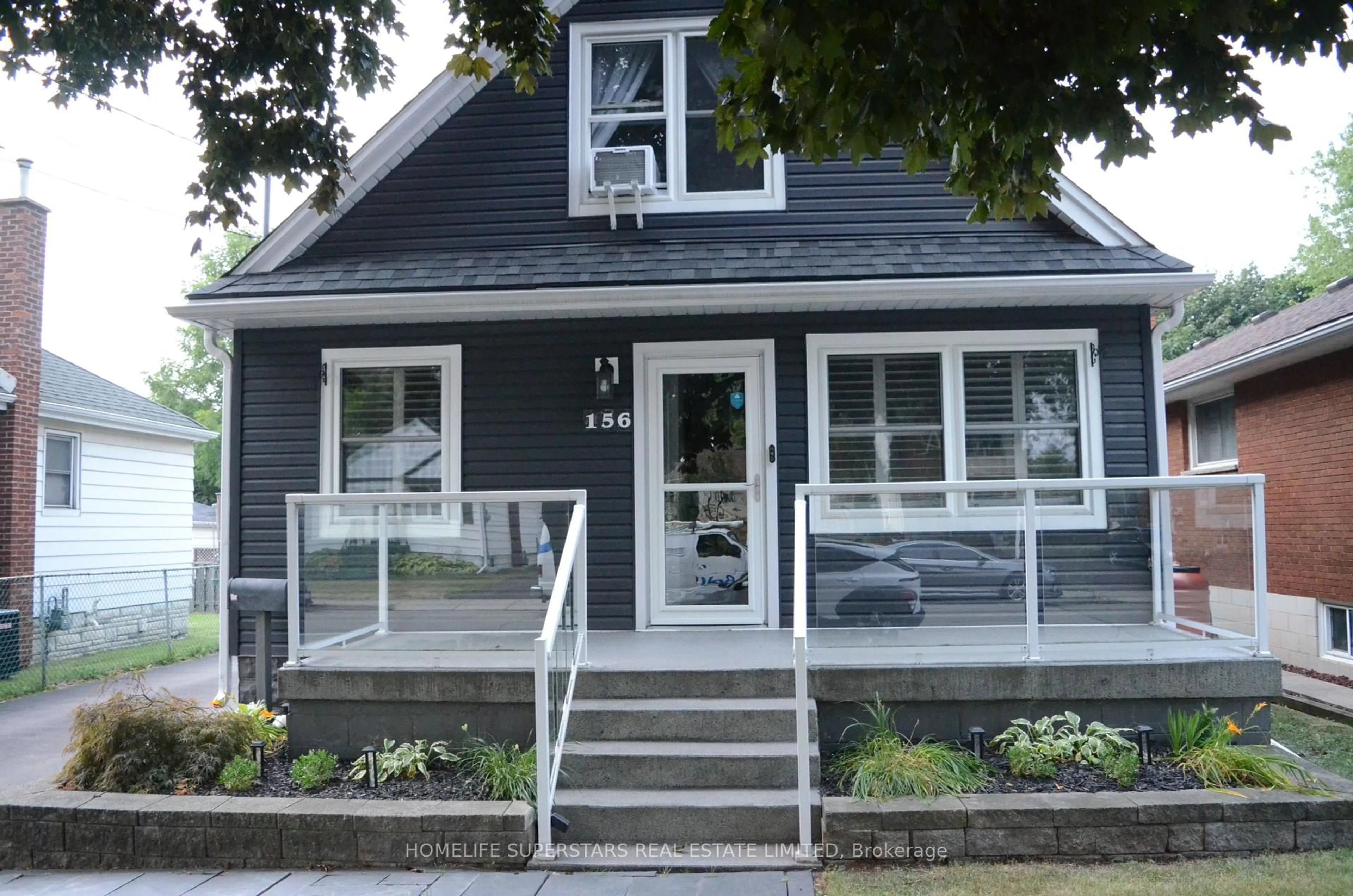 Home with vinyl exterior material, street for 156 East 21st St, Hamilton Ontario L8V 2T4