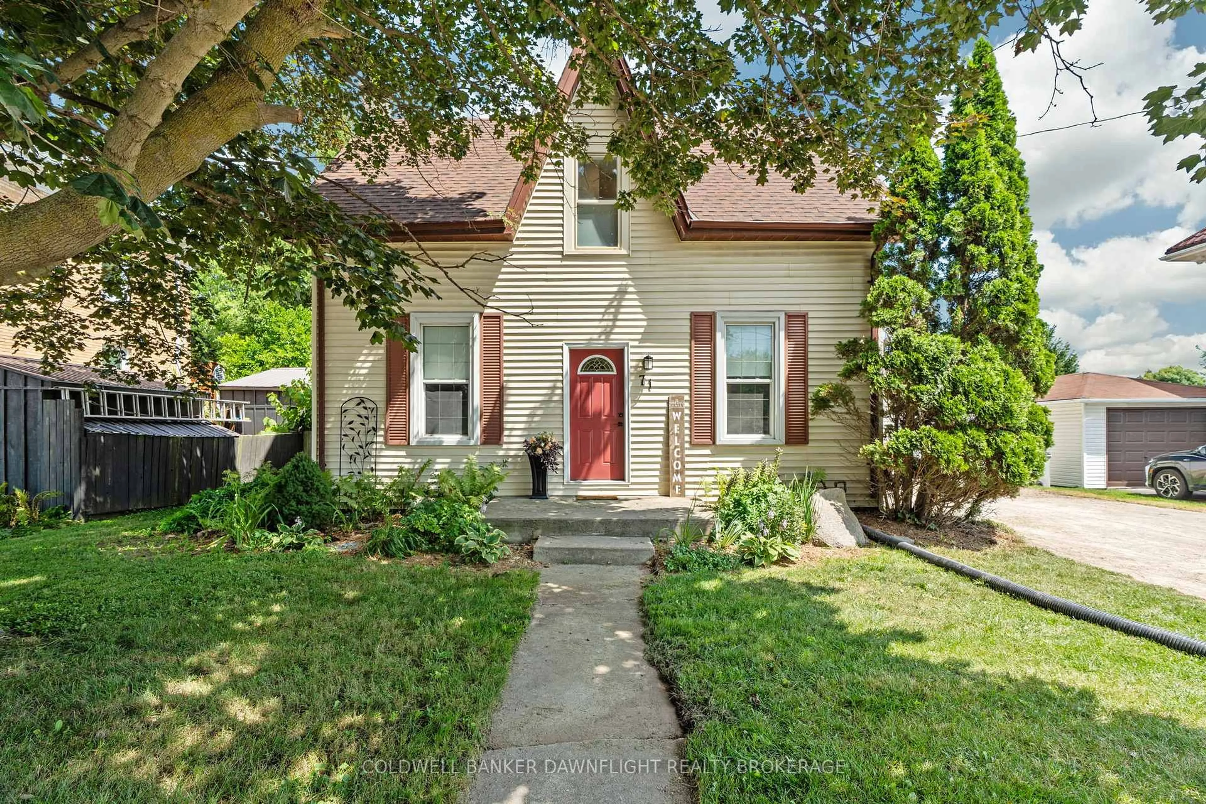 Unknown for 71 London Rd, Bluewater Ontario N0M 1X0
