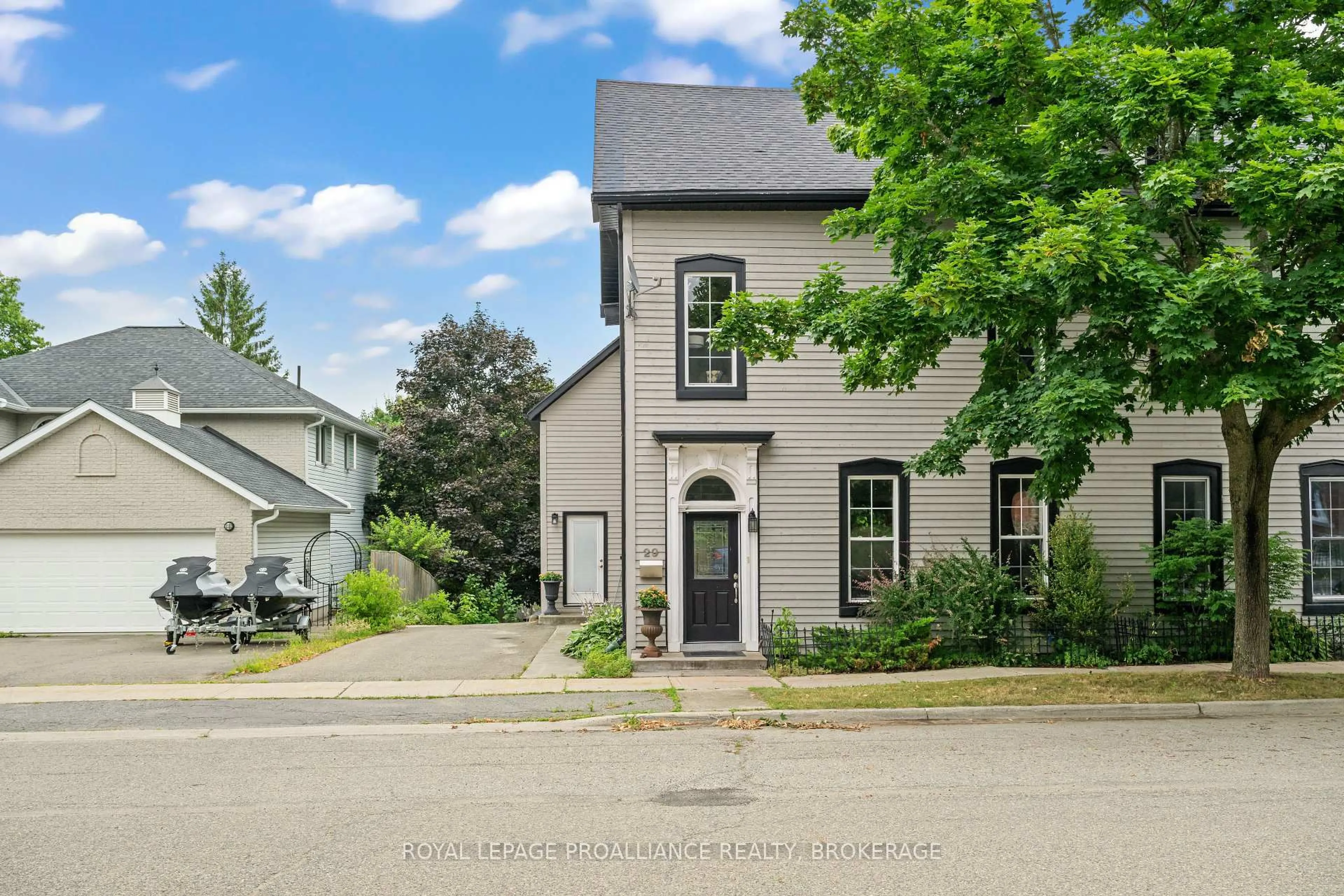 Unknown for 29 Church St, Gananoque Ontario K7G 2M9