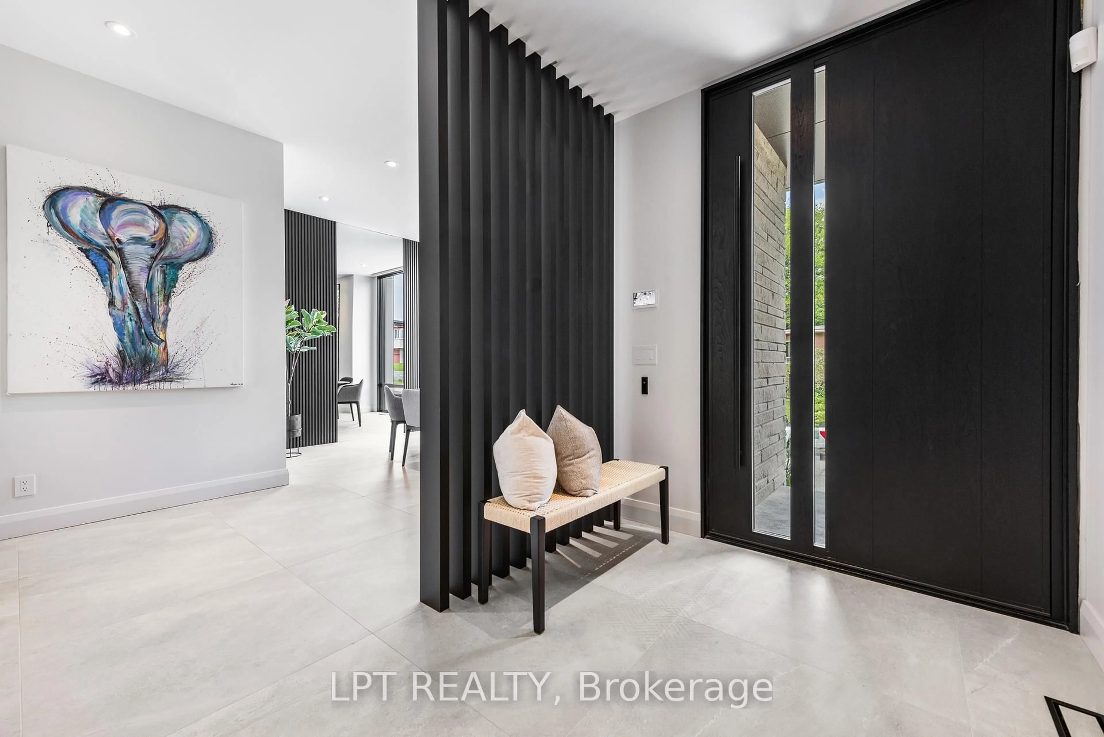 Indoor entryway for 322 Perrier Ave, Ottawa Ontario K1L 5C7