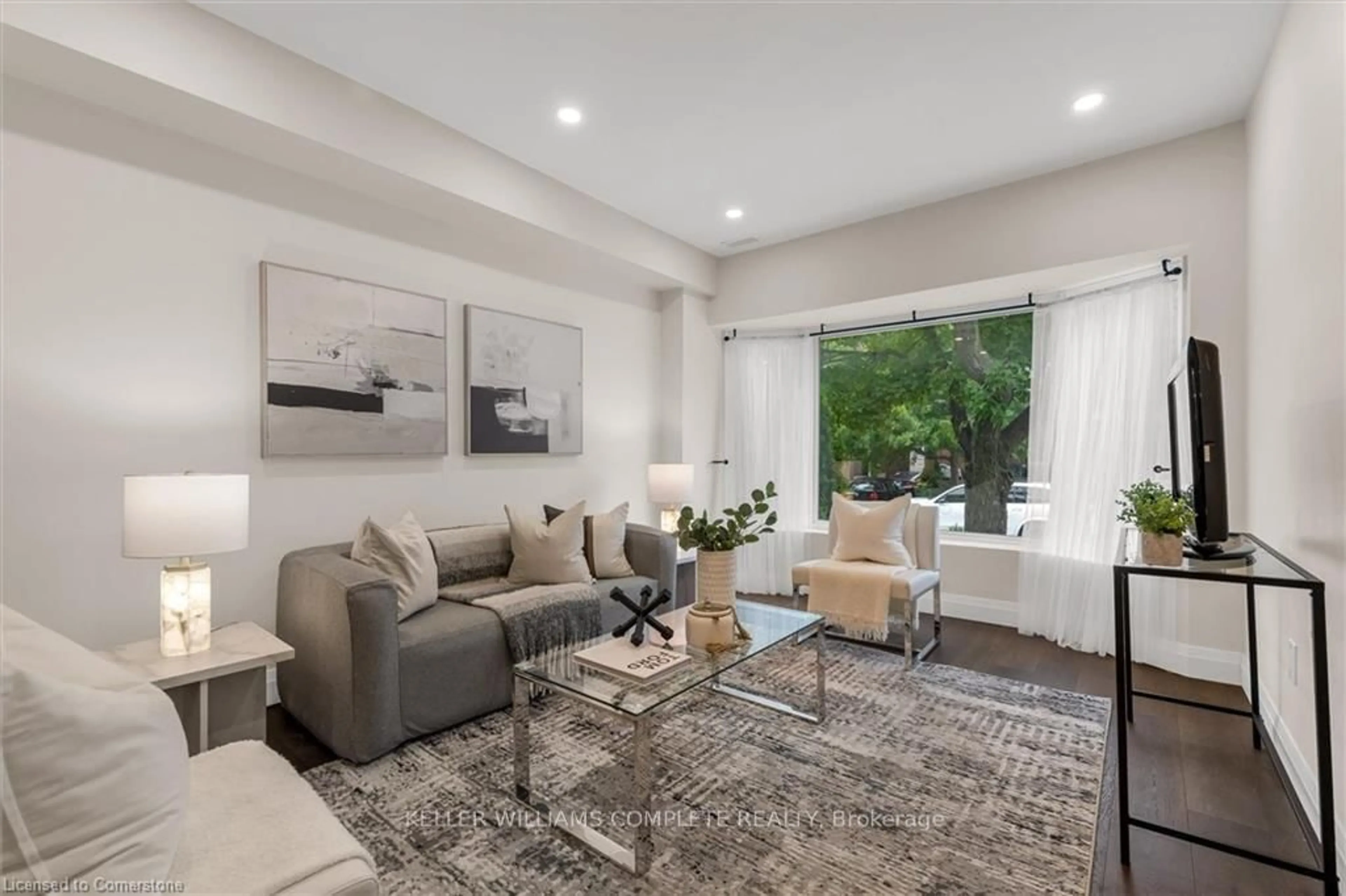Living room with furniture, unknown for 92 Kensington Ave, Hamilton Ontario L8L 7N2