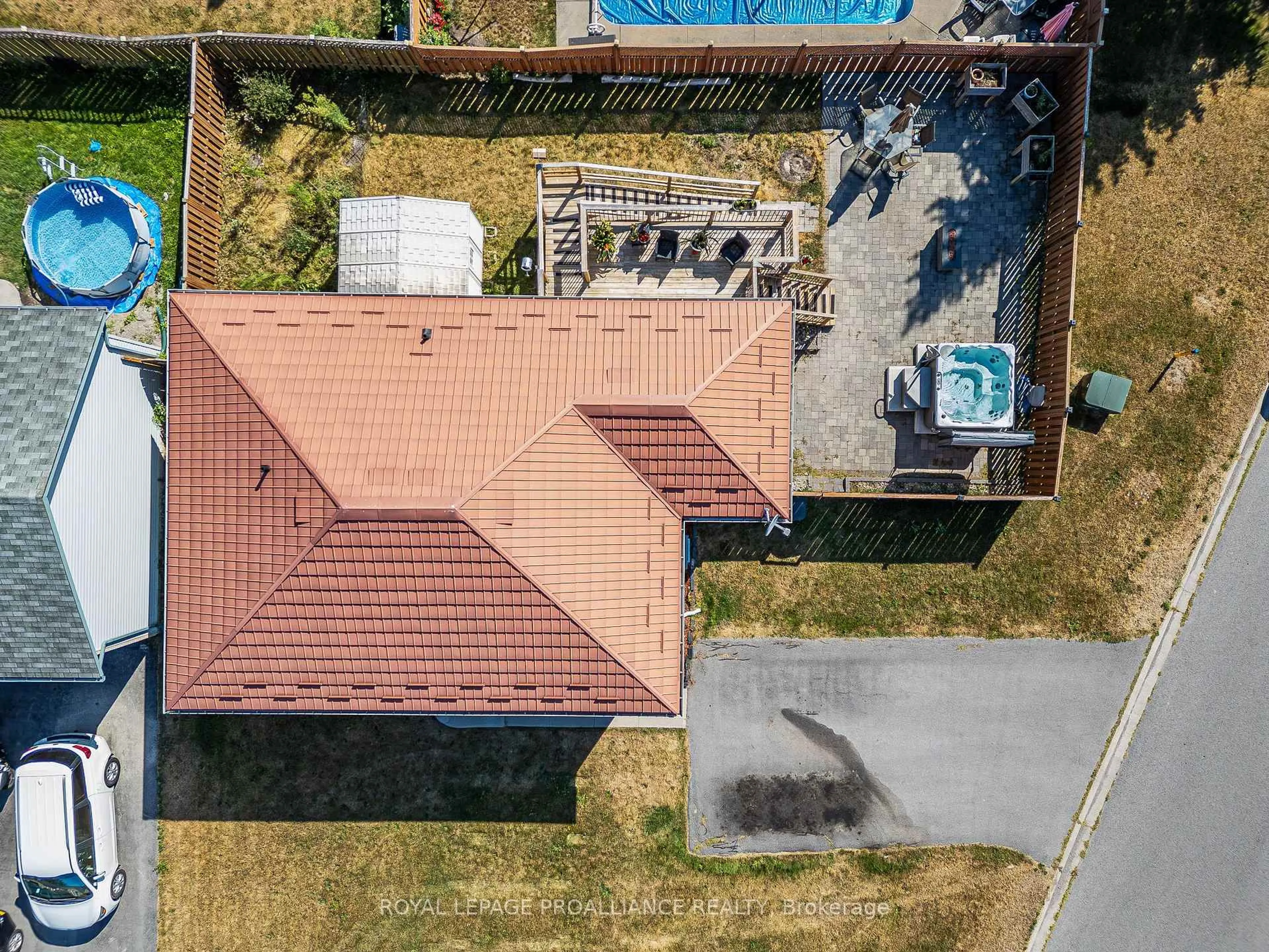 A pic from outside/outdoor area/front of a property/back of a property/a pic from drone, unknown for 11 Jason Cres, Quinte West Ontario K8V 6V1