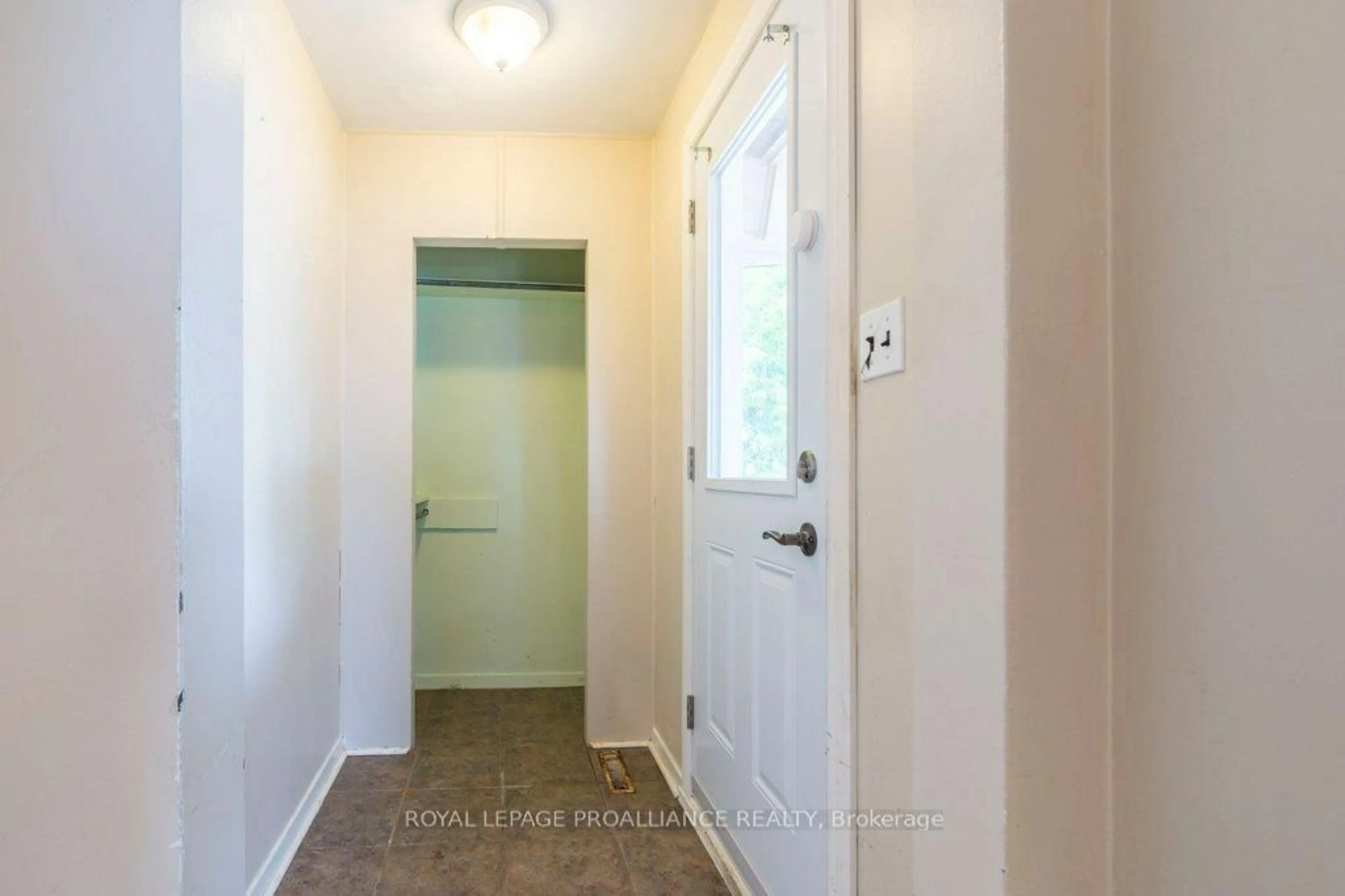 Indoor entryway for 73 Campbell St, Quinte West Ontario K8V 3A2
