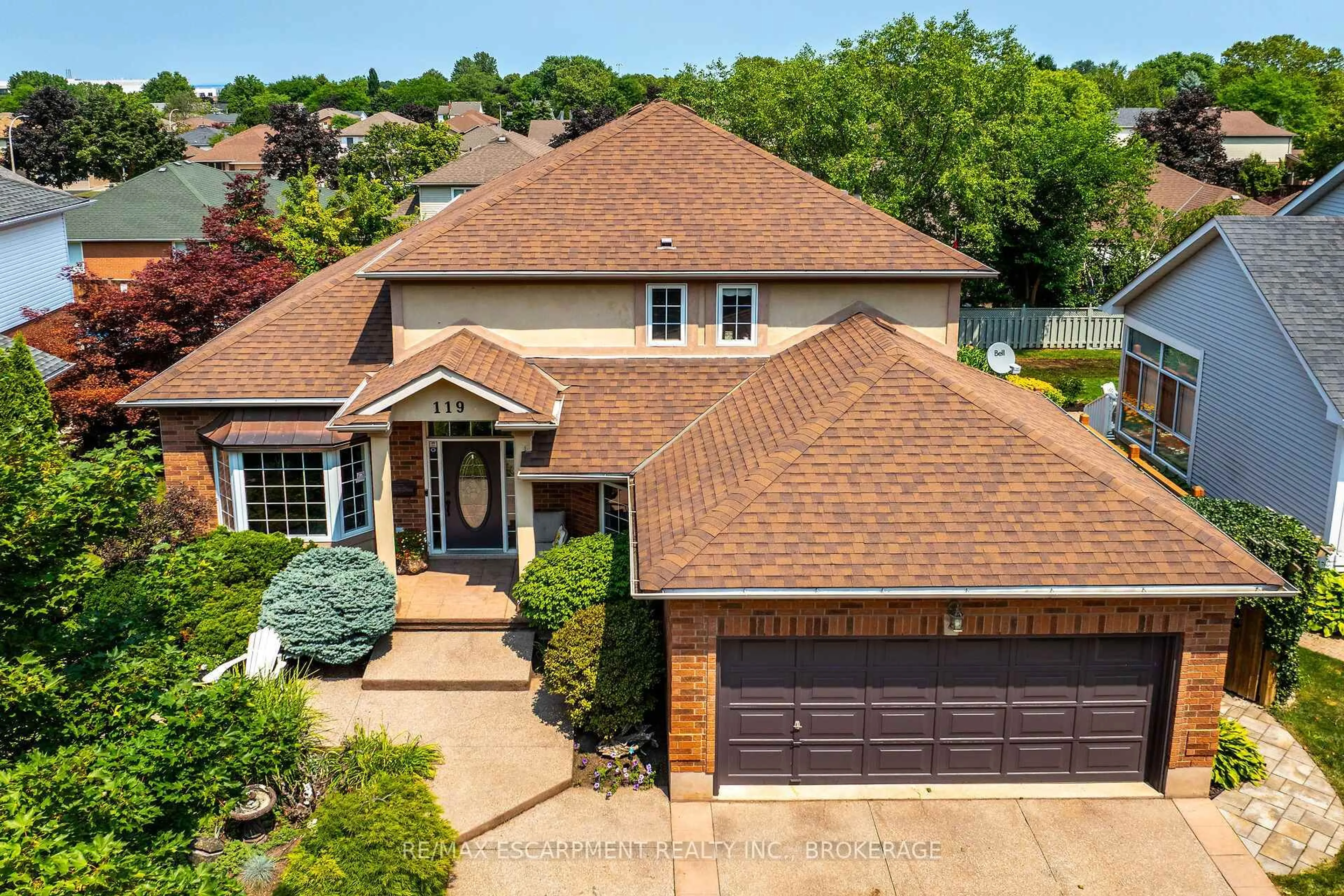 Home with brick exterior material, street for 119 Dorchester Dr, Grimsby Ontario L3M 5H5