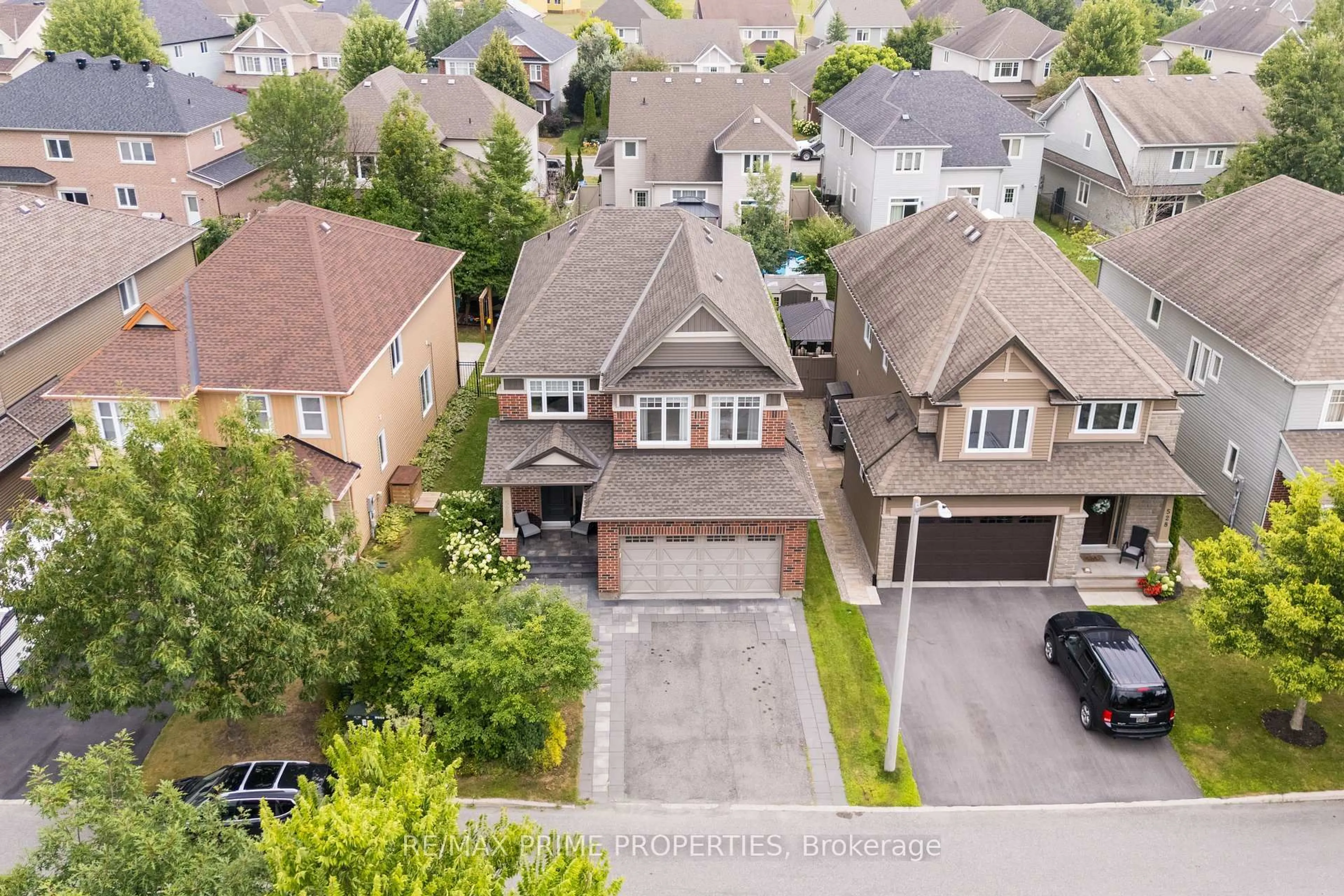A pic from outside/outdoor area/front of a property/back of a property/a pic from drone, street for 526 Golden Sedge Way, Ottawa Ontario K1T 0G3