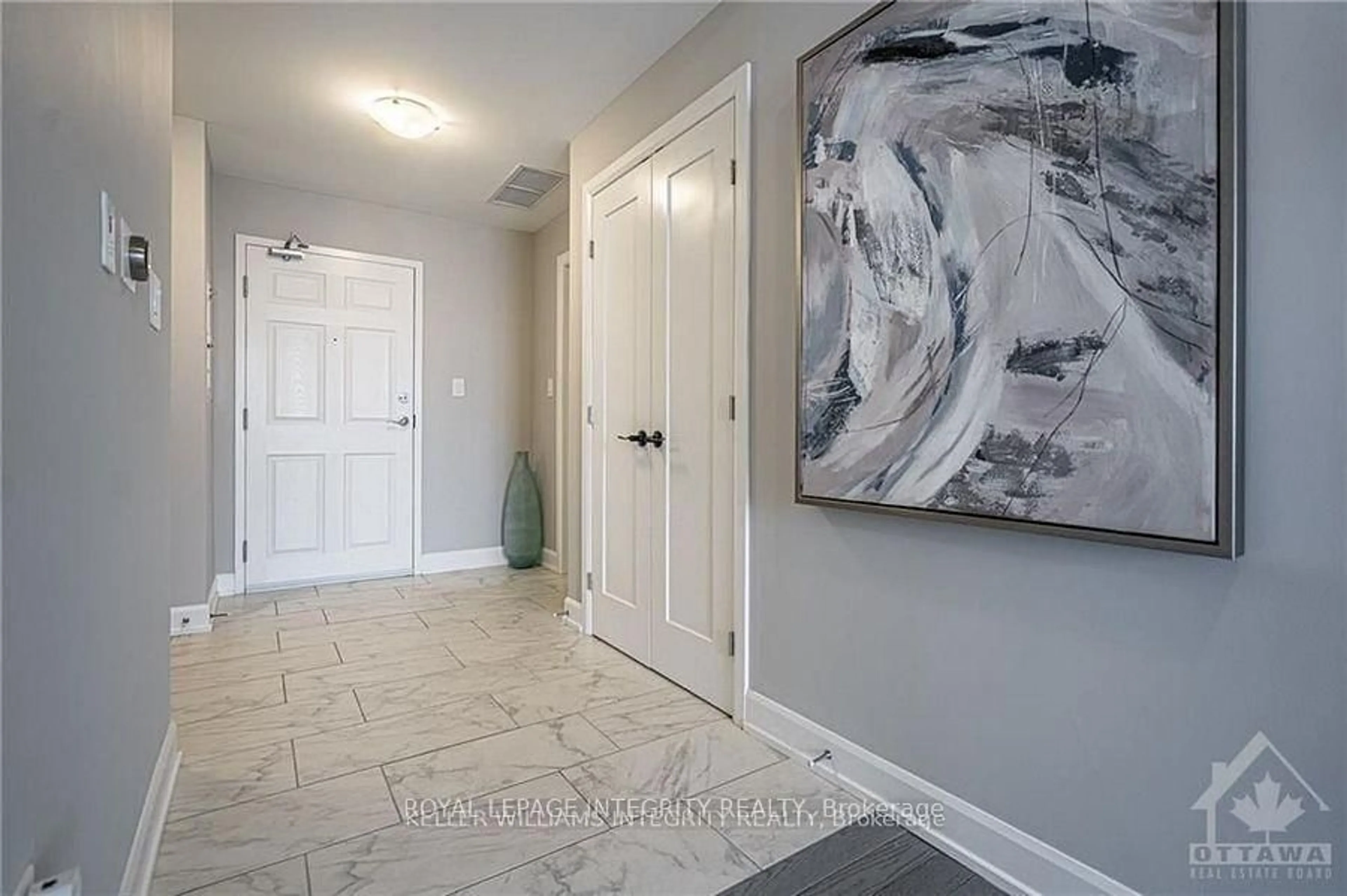 Indoor entryway for 310 Jatoba Private #104, Ottawa Ontario K2V 0E7